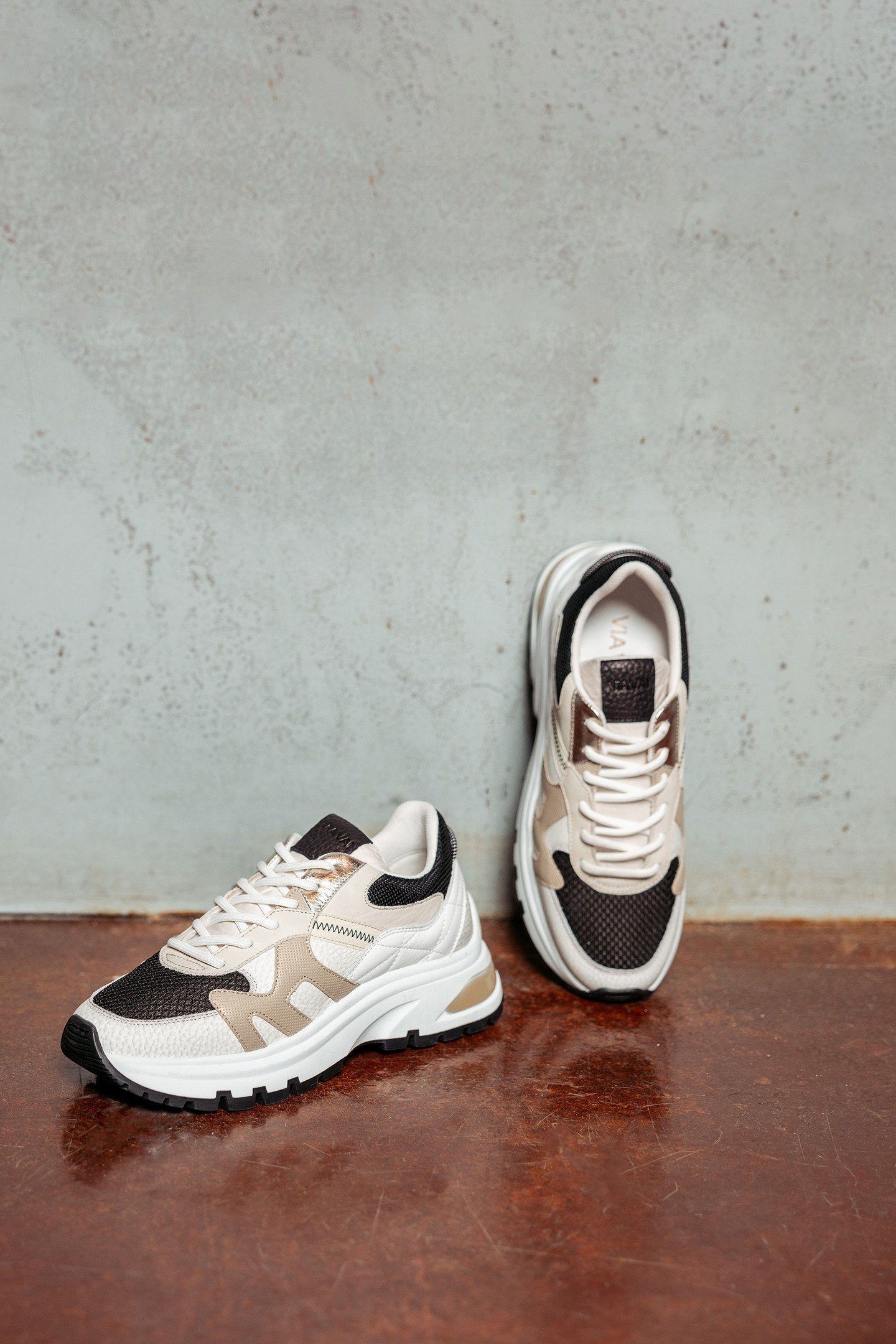 LIZ FINLEY SNEAKERS BLACK 1