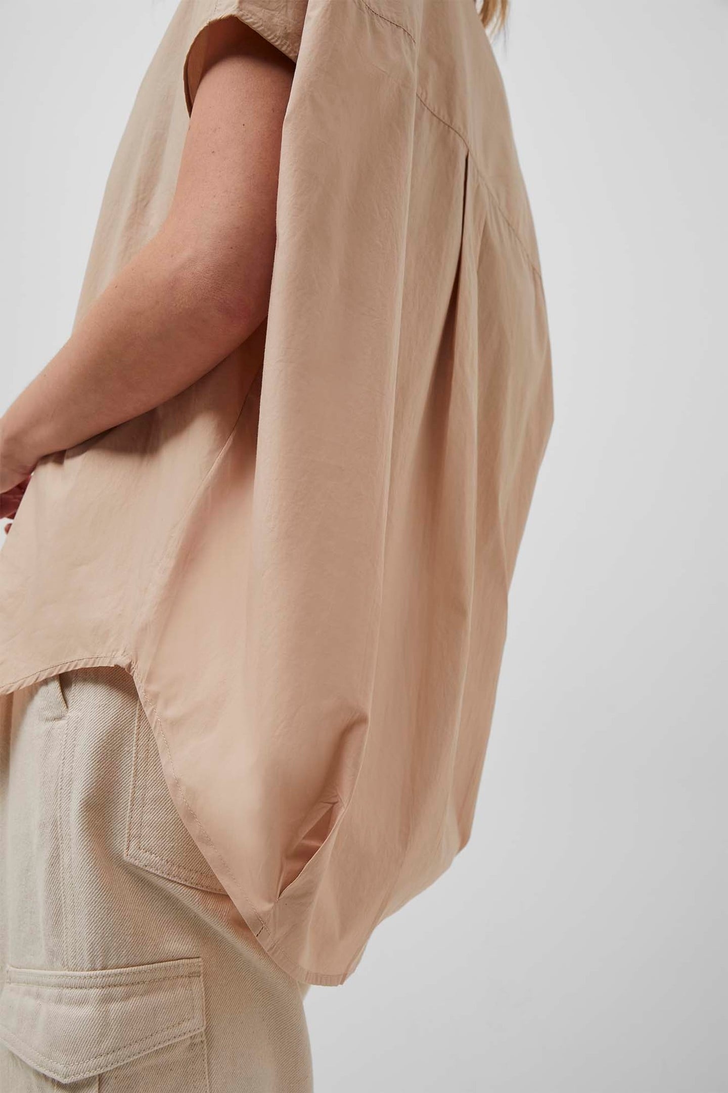 CELE RHODES POPLIN SLVLSS SHRT SABBIA 4