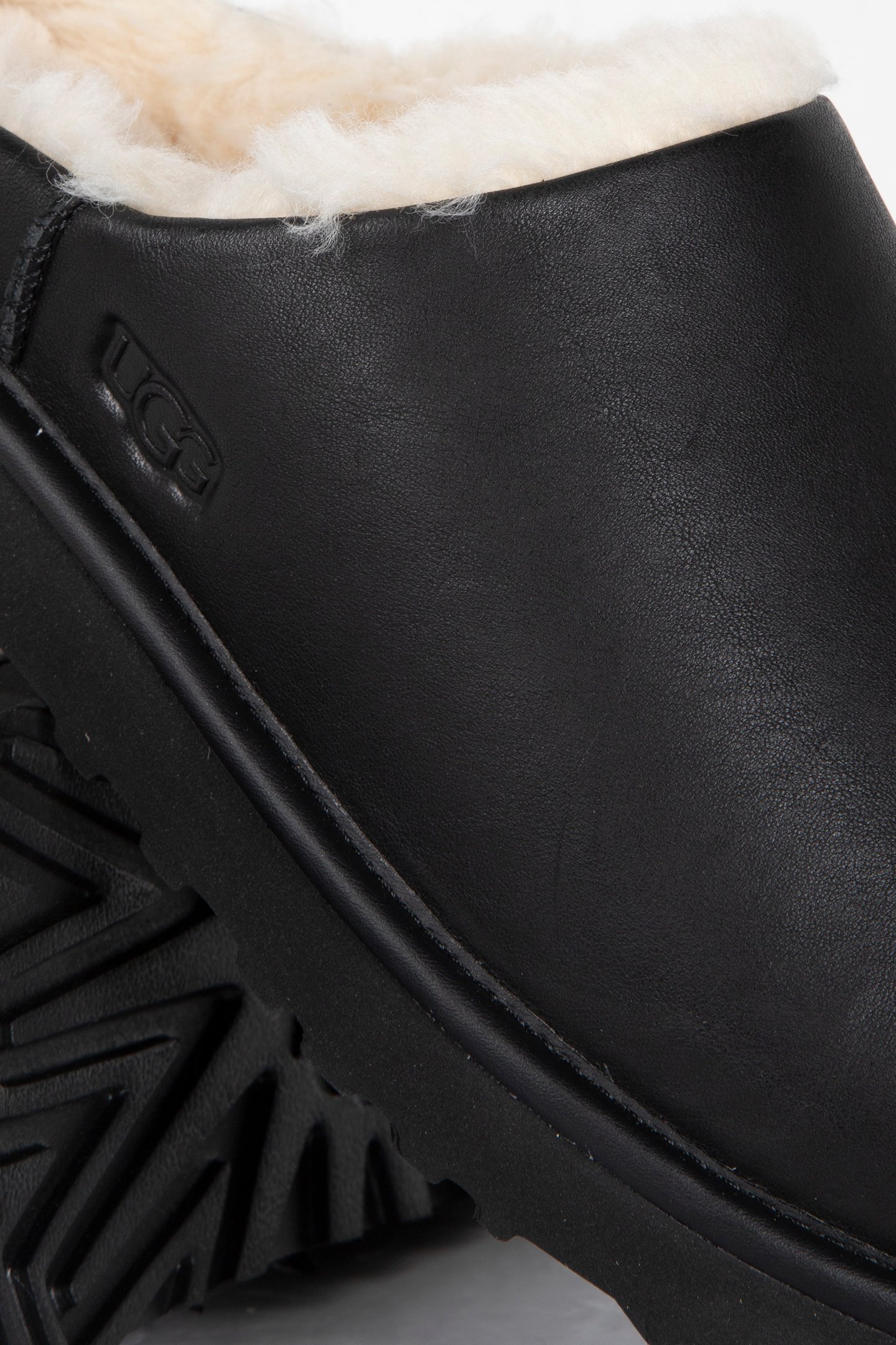 UGG – M CLASSIC SLIP-ON NOIR 4