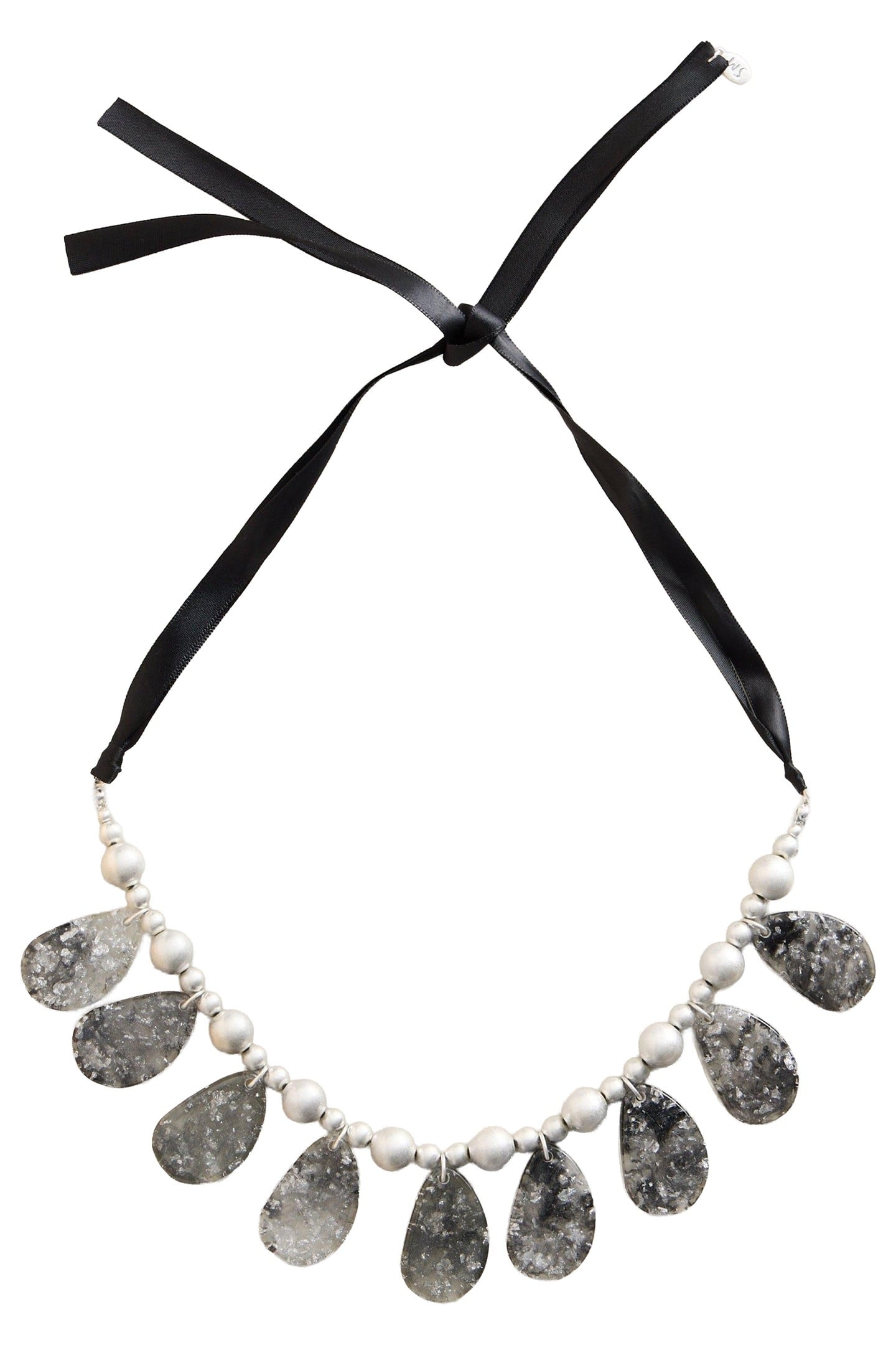 DAISY RESIN RIBBON NECKLACE DUSTY GREY 1