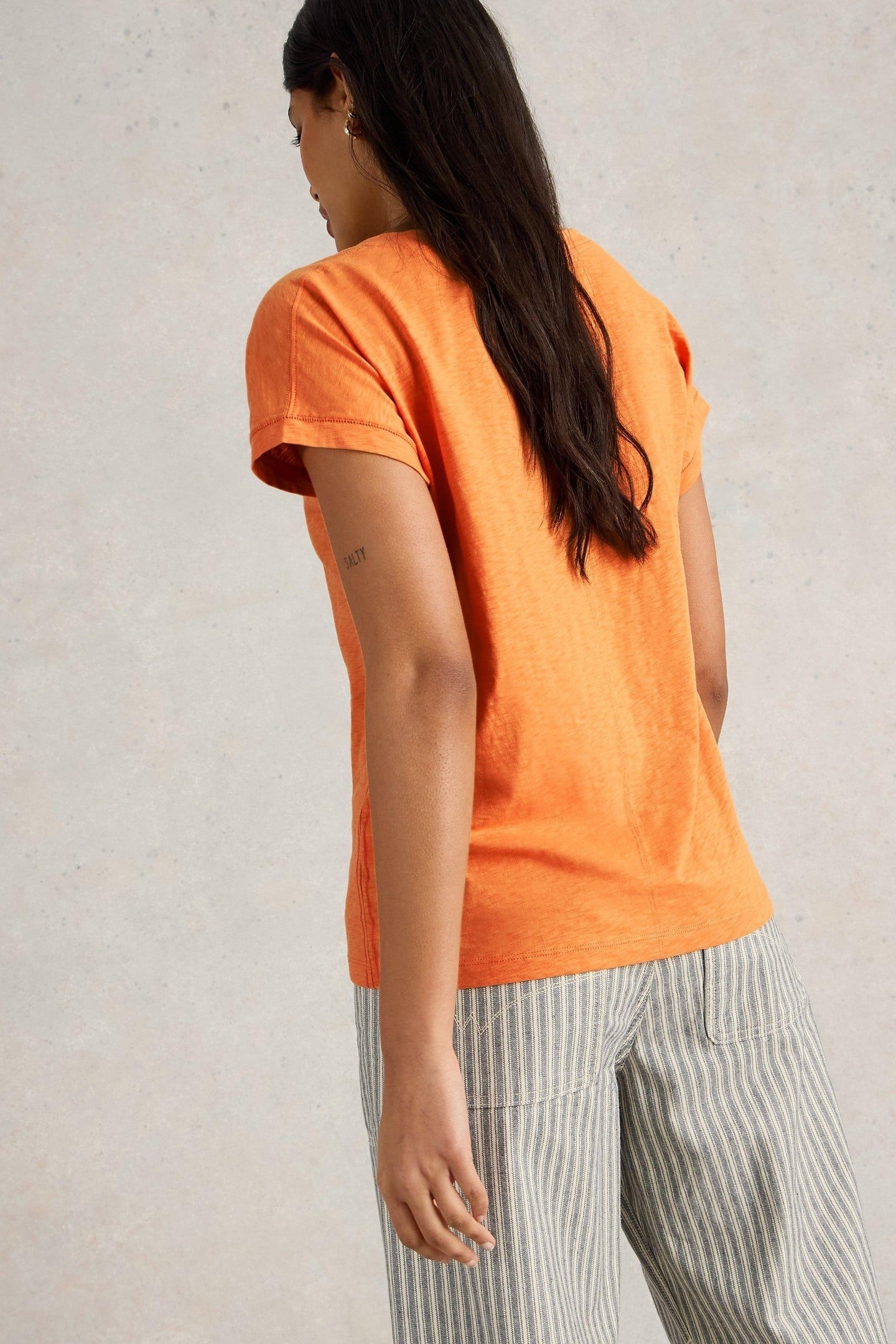 NELLY NOTCH NECK TEE BRIGHT ORANGE 4