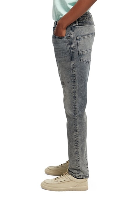 THE SINGEL SLIM TAPERED JEANS — EVOLUTION LIGHT 5