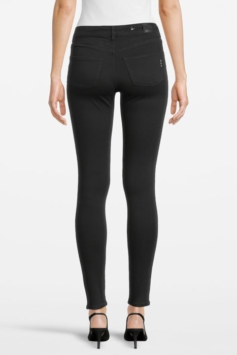 ESSENTIALS - HAUT - STAY BLACK 3