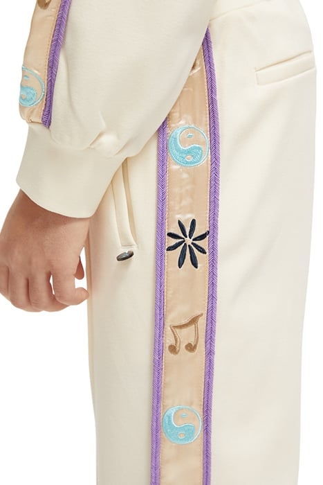 WIDE LEG EMBROIDERED SIDE PANEL SWEATPANTS OFF WHITE 7