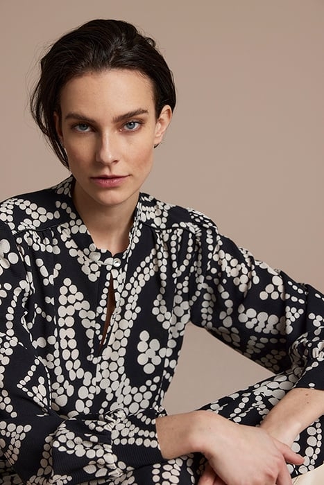 DRESS IRREGULAR DOTS HAMMERED BLACKS 6