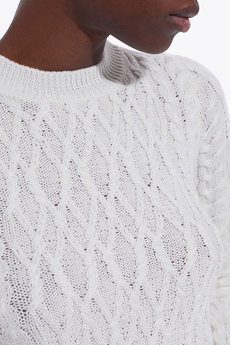 ROUND-NECK CABLE WOOL SWEATER WHITE 6