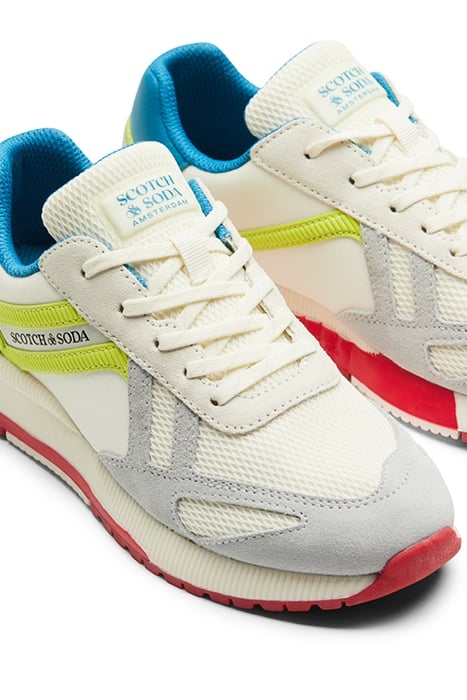 BOYS VIVEXIO SNEAKER WHITE 6