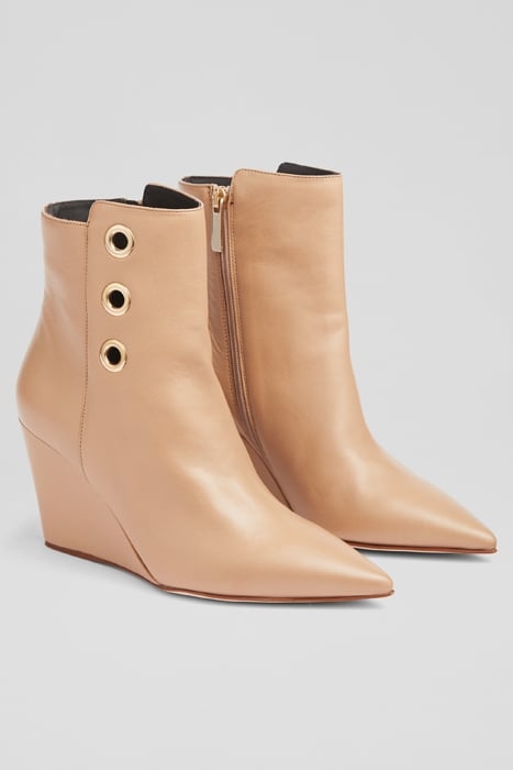 AB BRIE WEDGE BOOT BEIGE 2