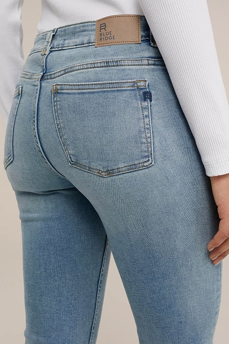 5-POCKET MID WAIST LIGHT BLUE 5