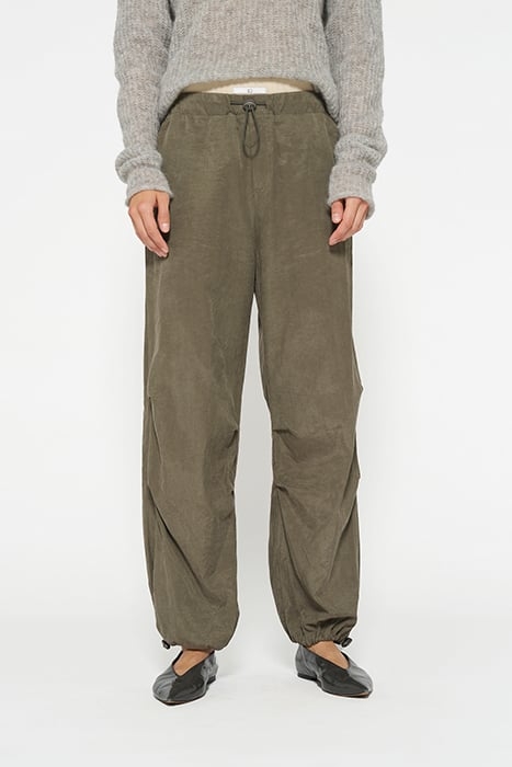 PARACHUTE PANTS DARK MOSS 1
