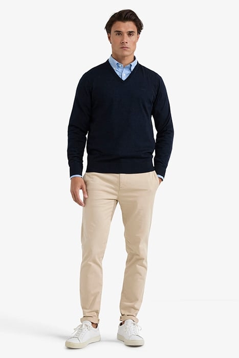 FINE MERINO V-NECK SWEATER NAVY 2