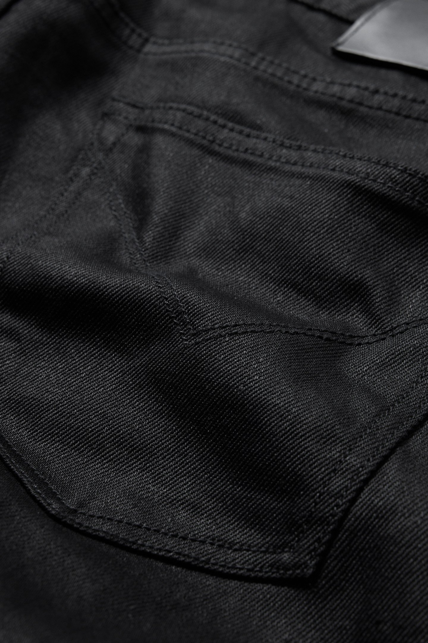 J701 COATED JEANS JET BLACK 3