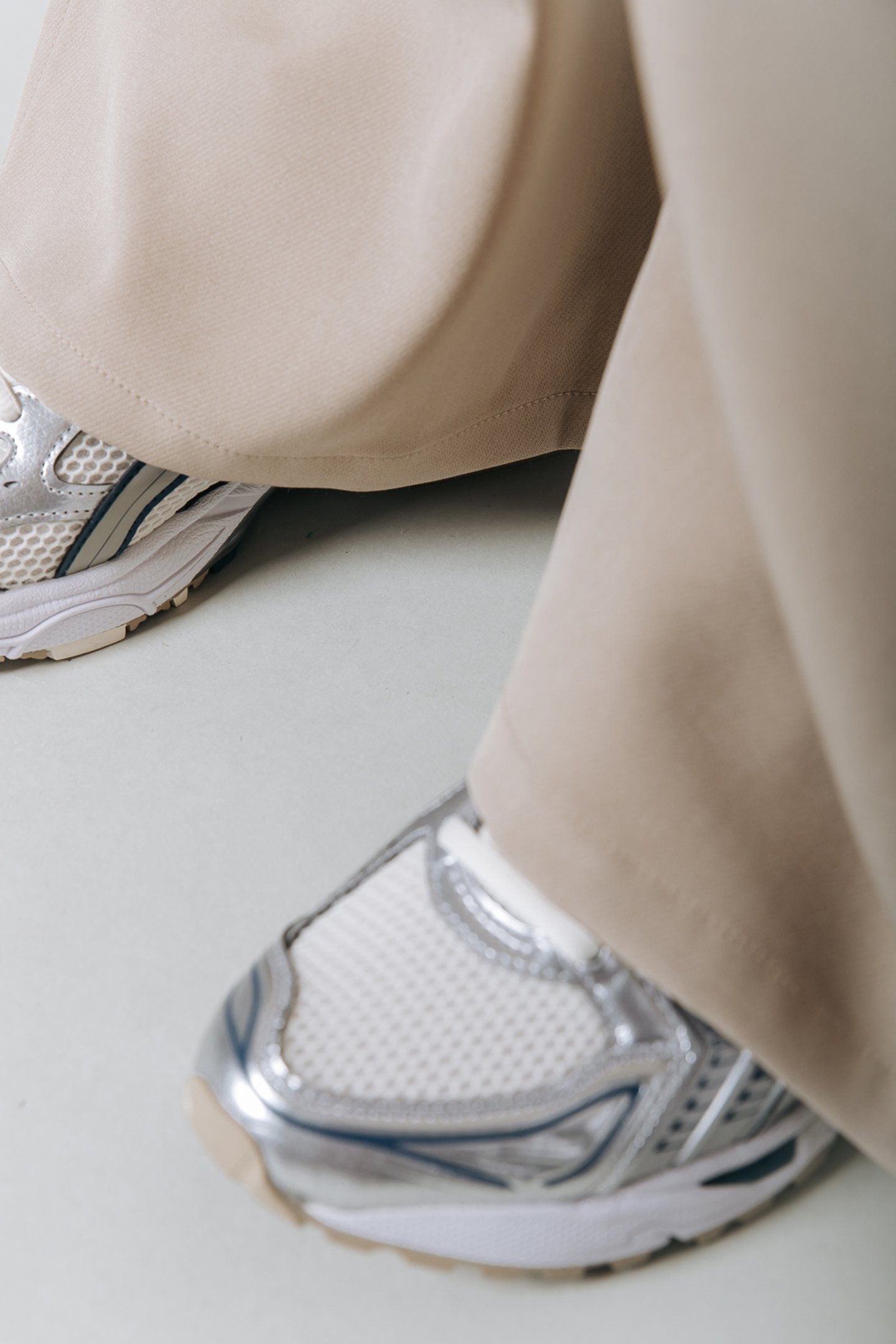 TAMAR SLIT FLARE PANTS SAND 4