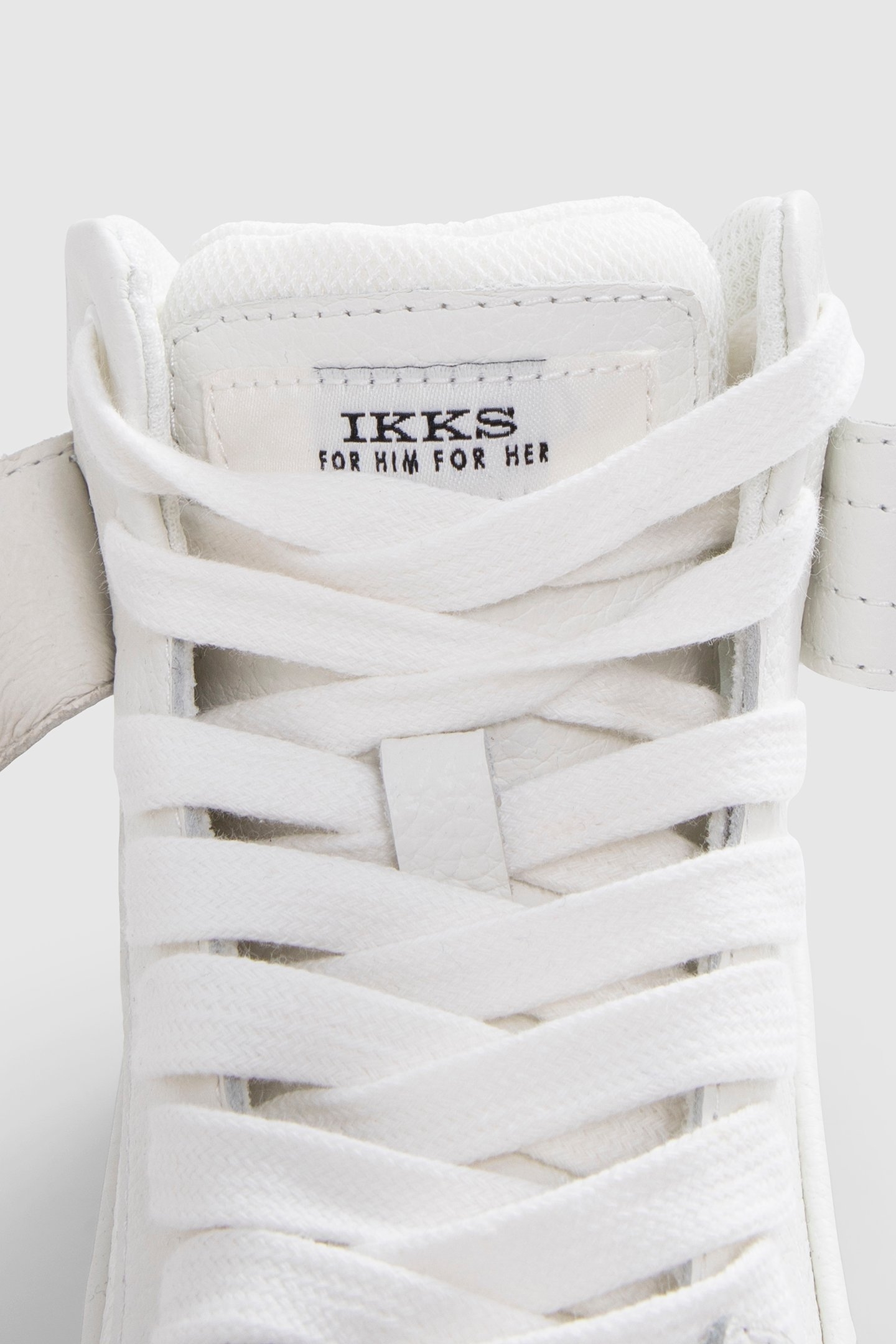 UNISEX WHITE LEATHER GENDER FREE TRAINERS 4