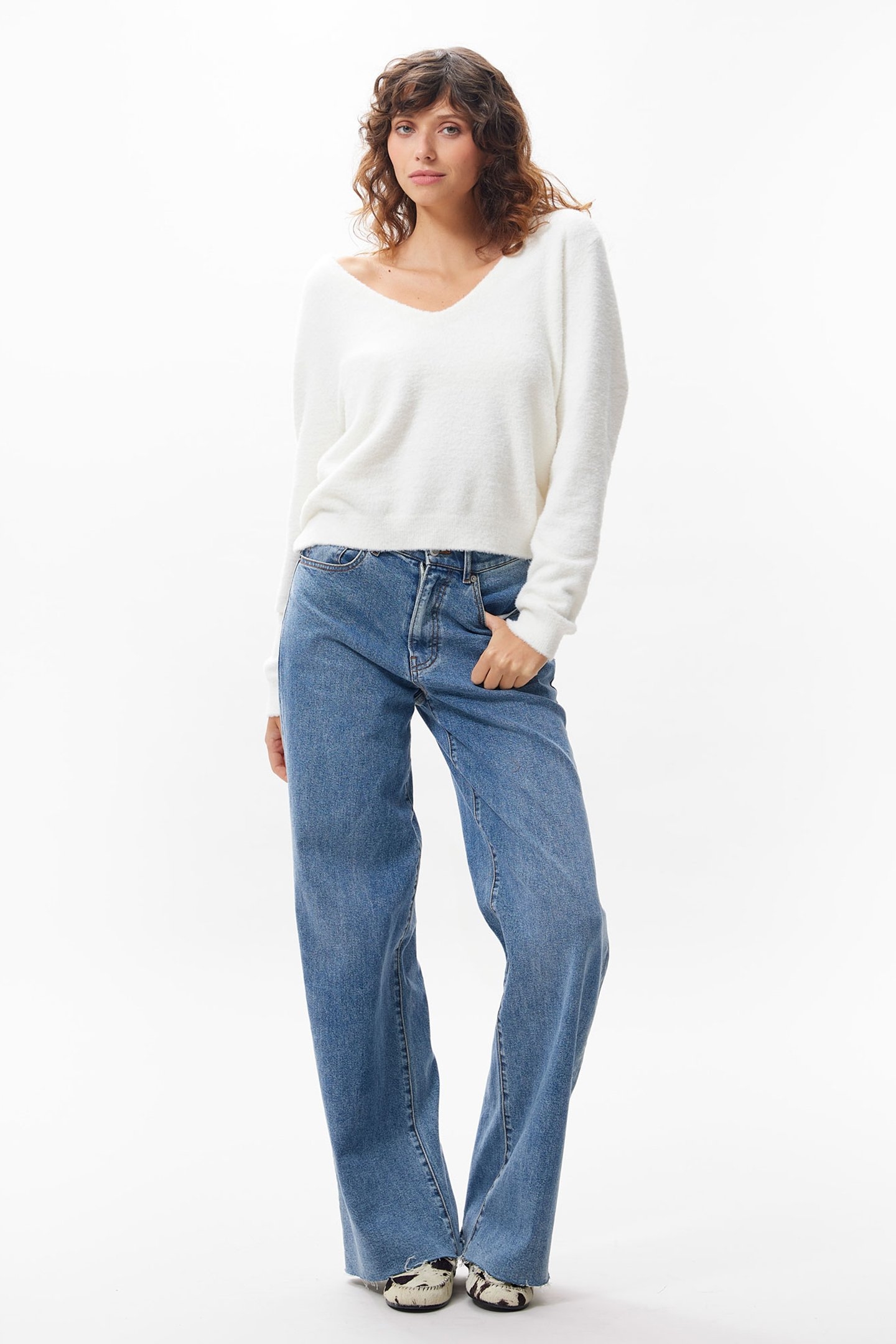 SOFT KNIT WITH VNECK EGRET 1