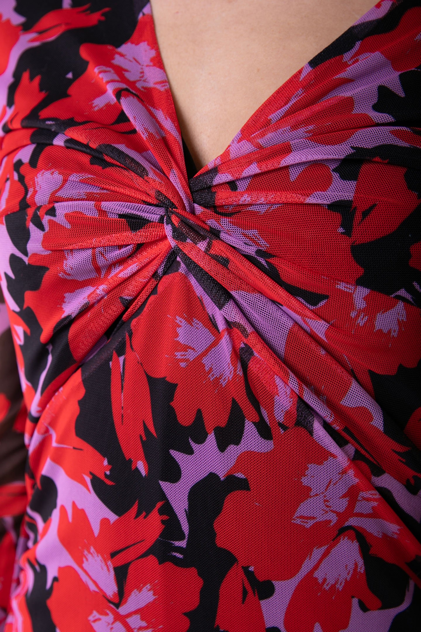 SARIAH ABSTRACT FLOWER V-NECK MESH MAXI DRESS LS SCARLET RED 3