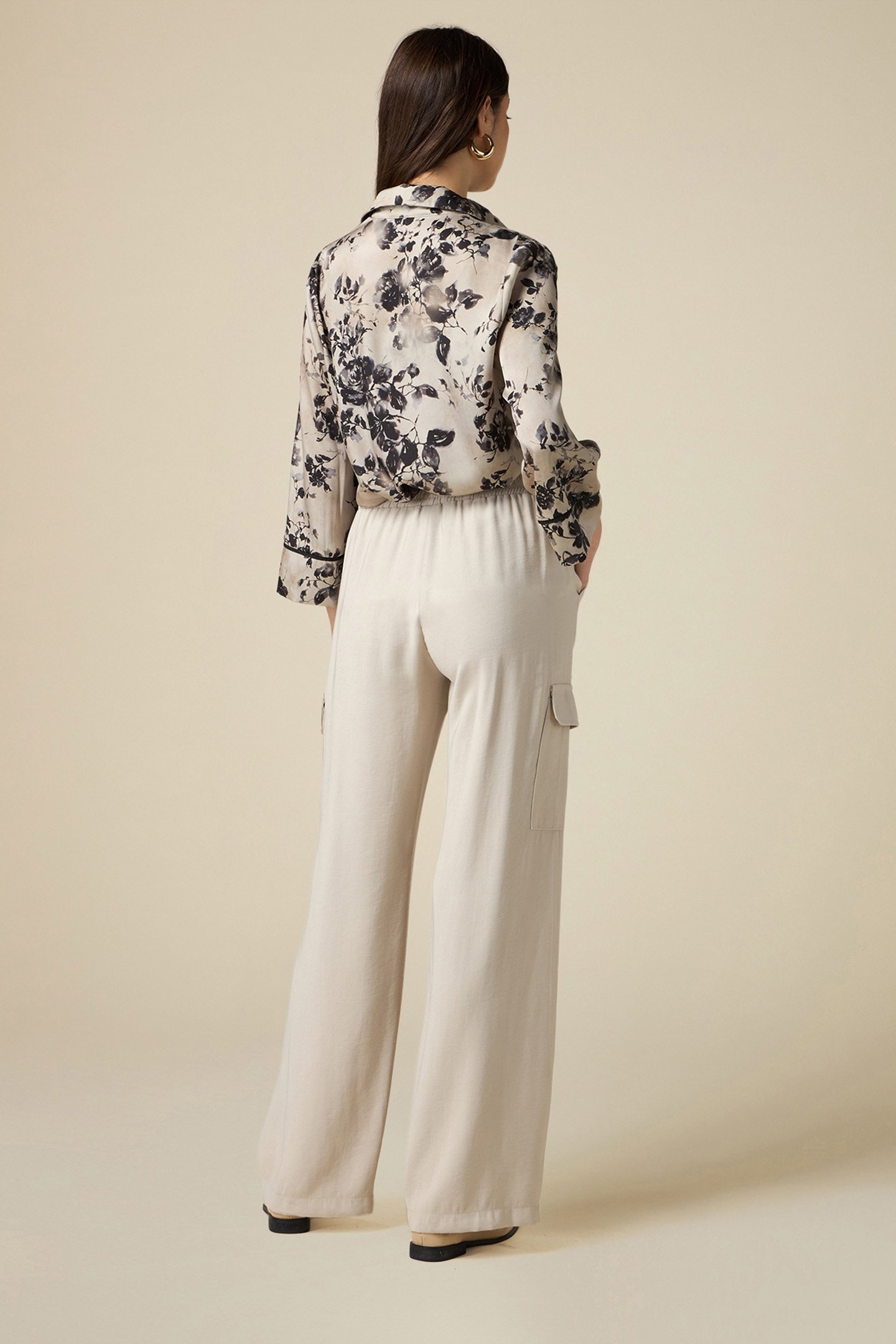 CARGO JOGGERS IN FLOWING FABRIC NATURAL 3