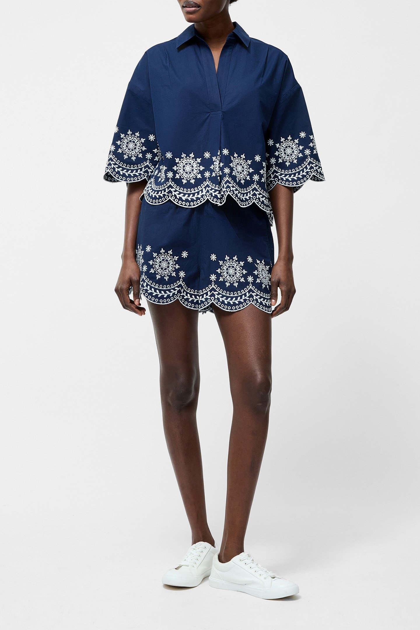 EMBROIDERED HEM POPOVER SHORT SLEEVE SHIRT MIDNIGHT/LINEN WH 1