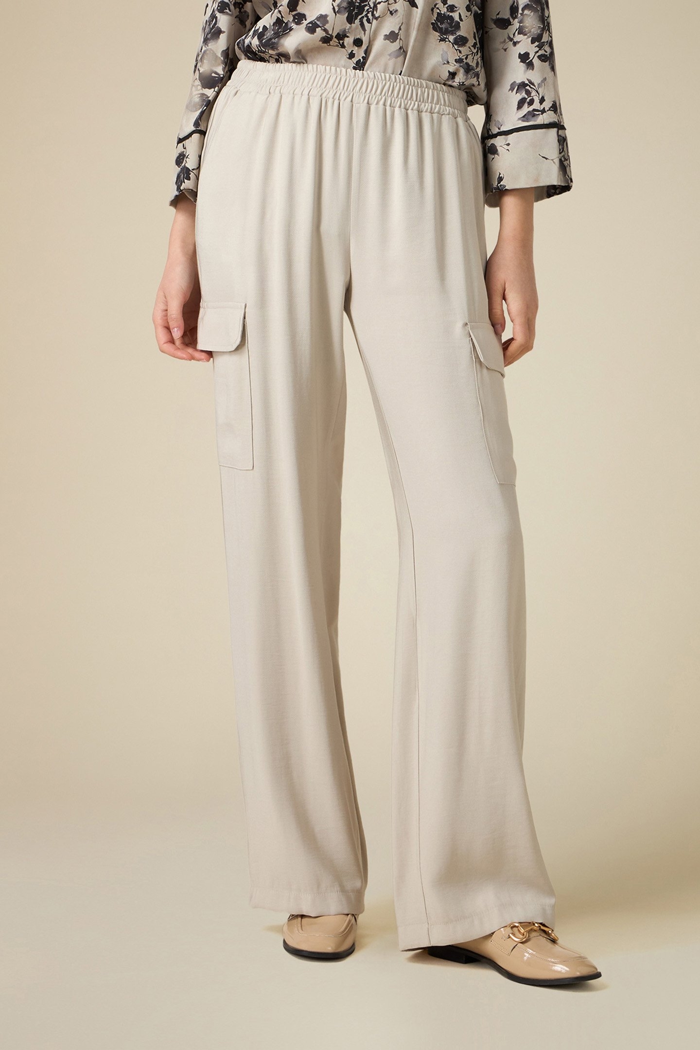 CARGO JOGGERS IN FLOWING FABRIC NATURAL 1