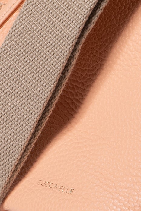 CROSS BODY BUCKET BAG IN PEACH 6