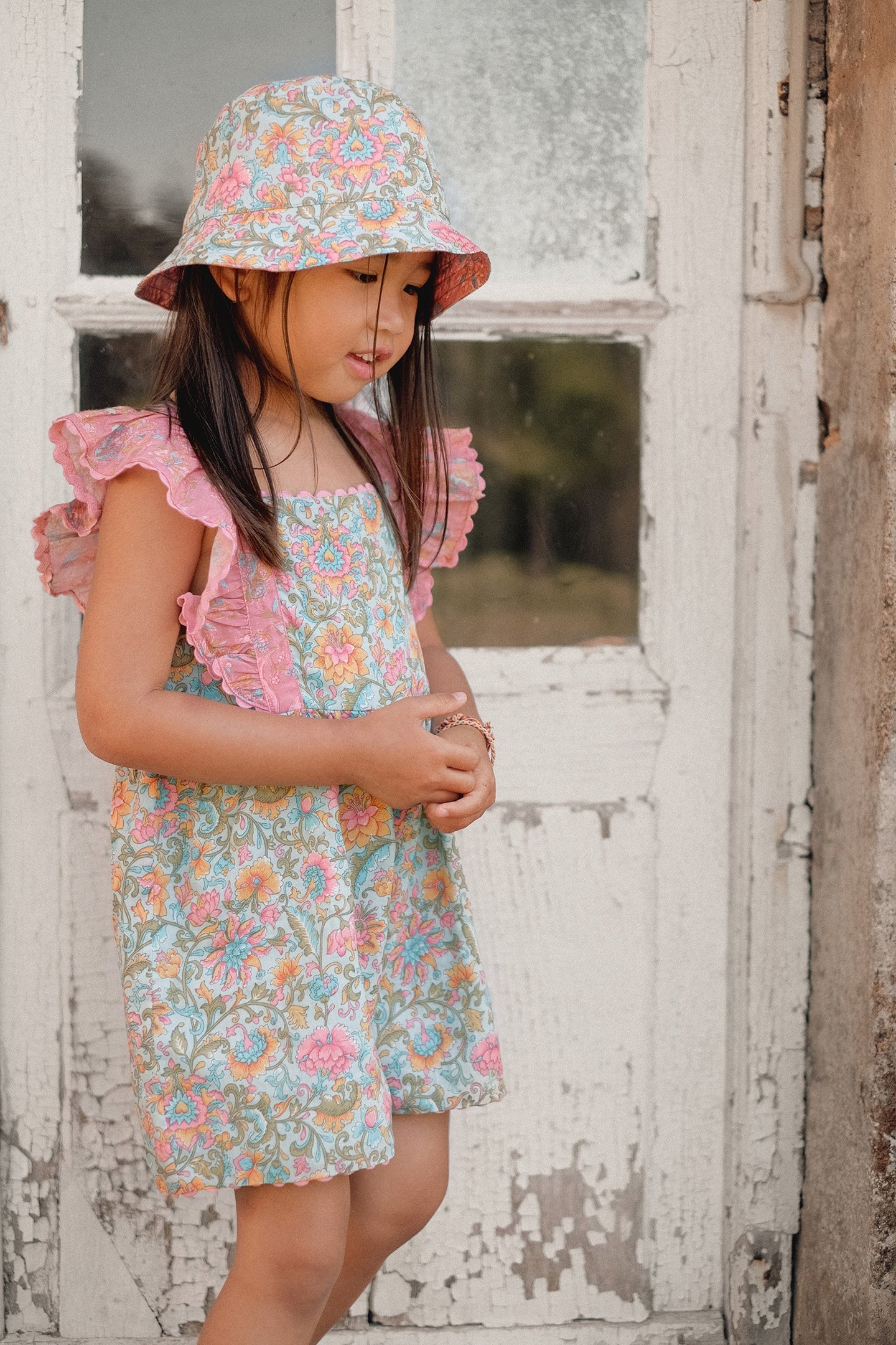 SUN HAT LAJIK WATER RIVER FLOWERS 2