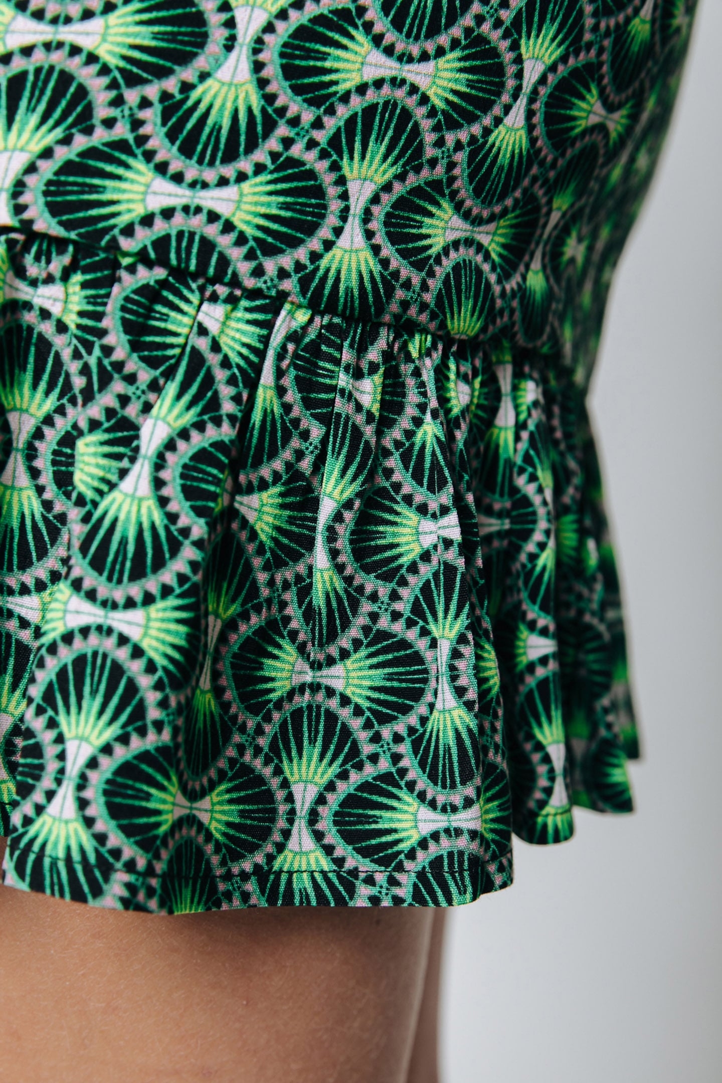 INA GRAPHIC SMOCK MINI SKIRT BLACK 5