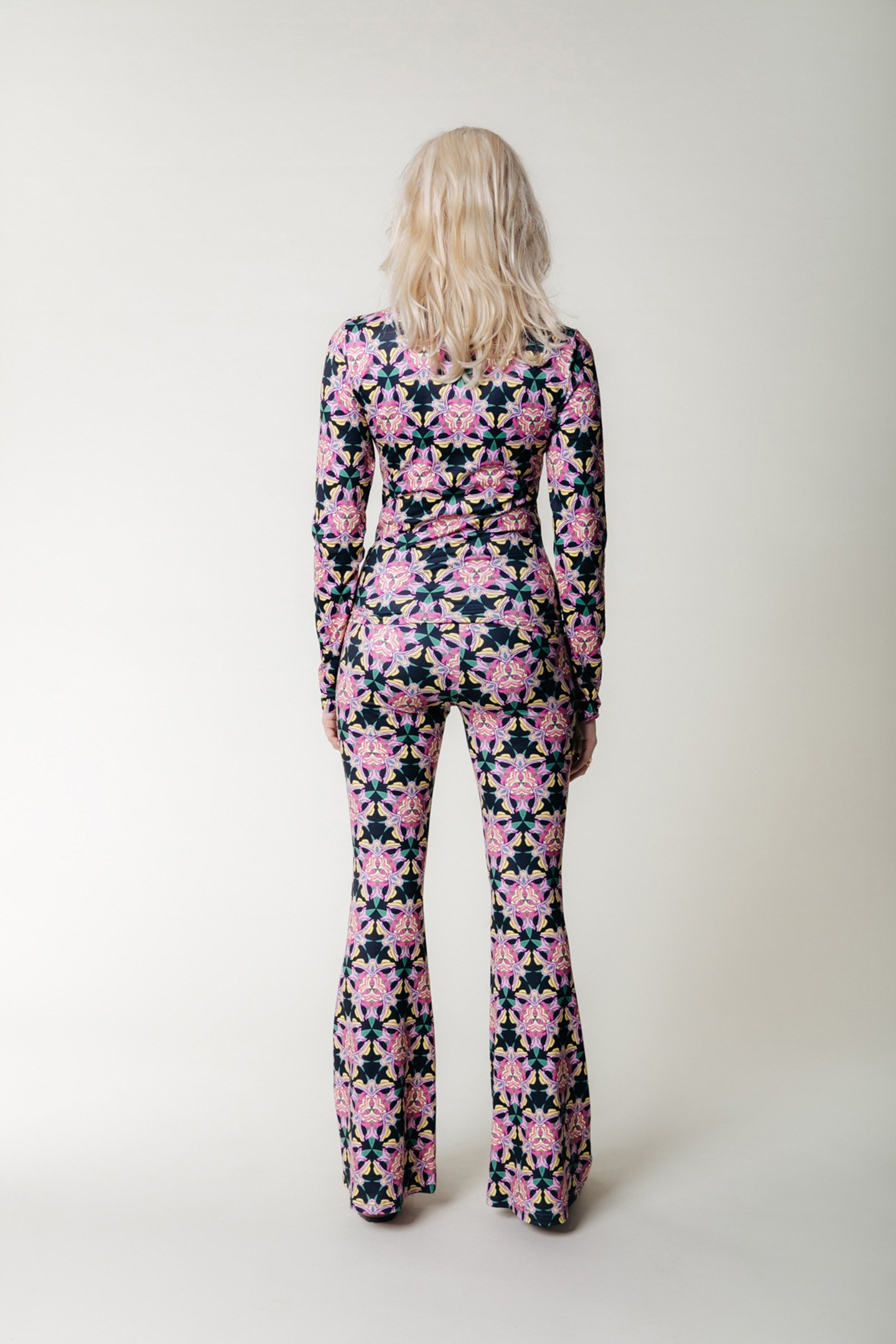 GRAPHIC FLOWER PEACHED EXTRA FLARE PANTS CANDY PINK 2