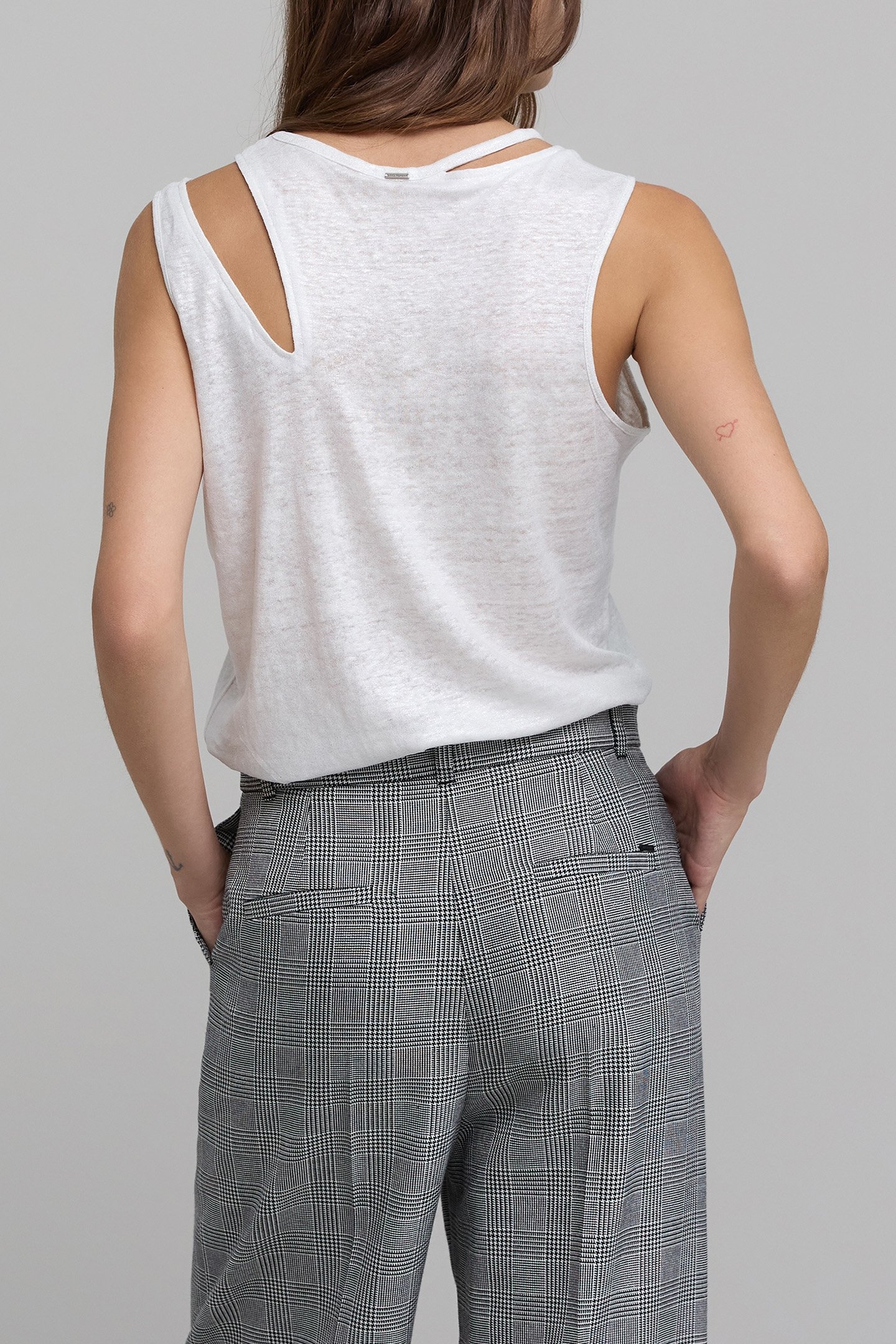 WHITE ASYMMETRICAL IRIDESCENT LINEN KNIT TEE-SHIRT 2