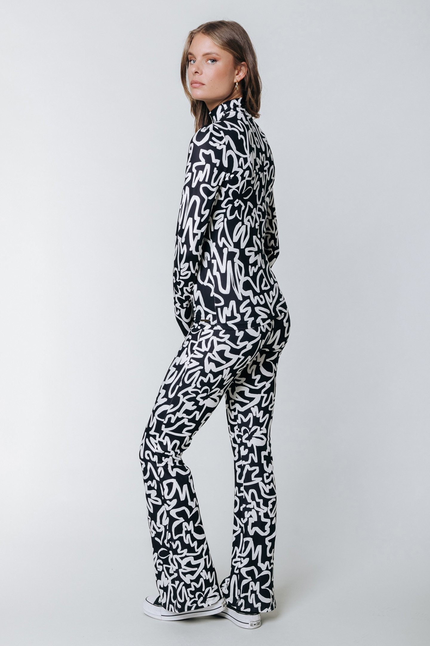 MARKER PEACHED EXTRA FLARE PANTS BLACK/WHITE 4