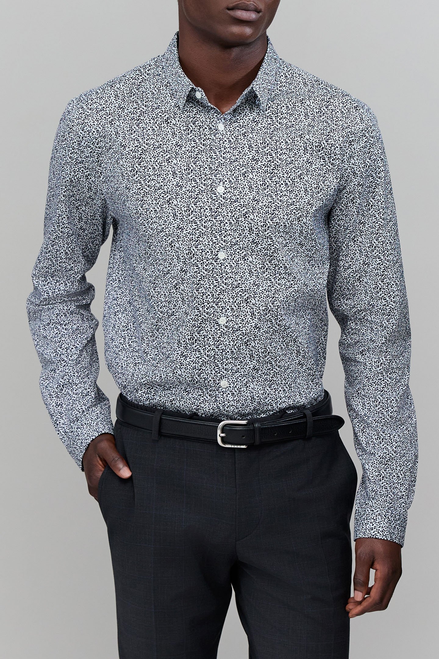 OFF-WHITE SLIM SHIRT IN NAVY VEGETABLE PRINT 1