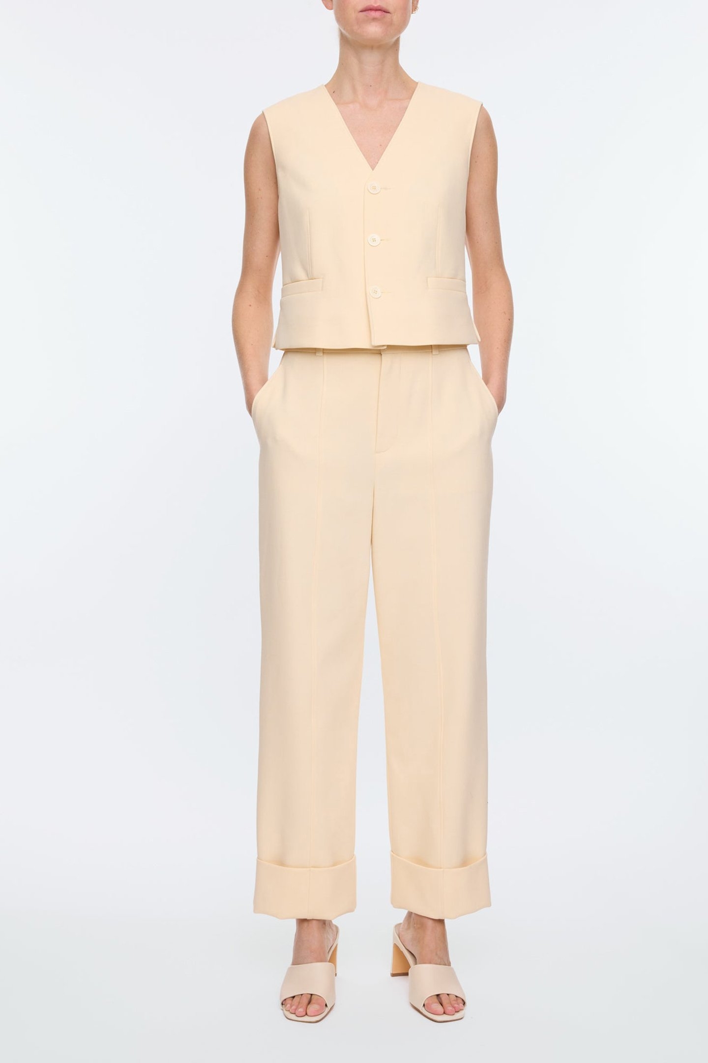 ROUND TAILOR BEIGES 2