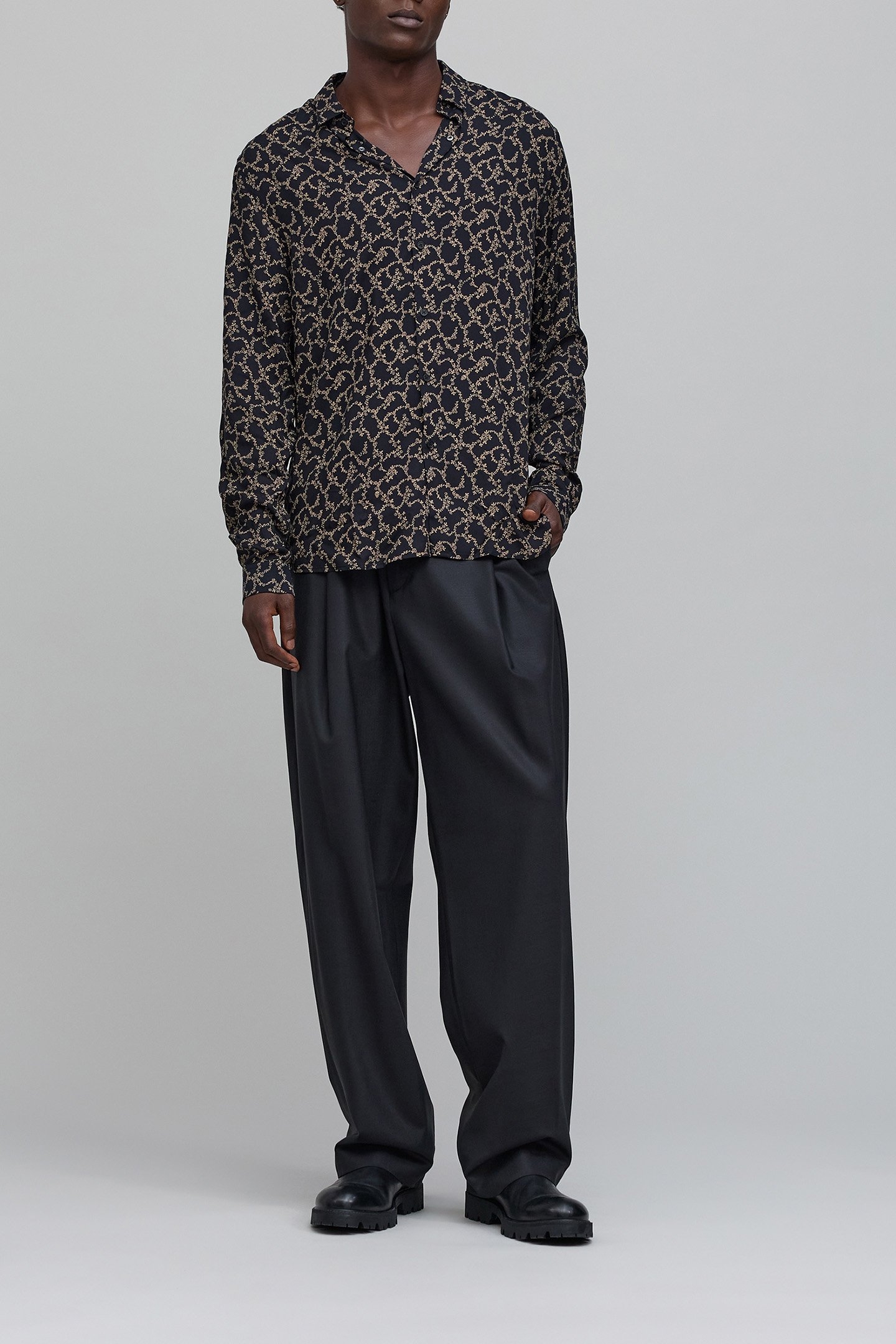 BLACK SLIM SHIRT WITH SKULL AND FLOWERS PRINT 3