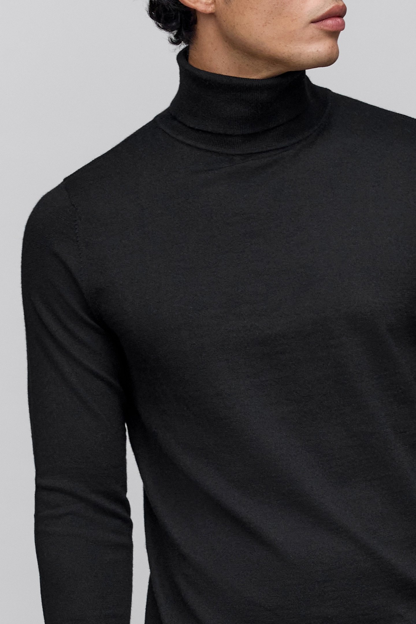BLACK TURTLENECK JUMPER 6