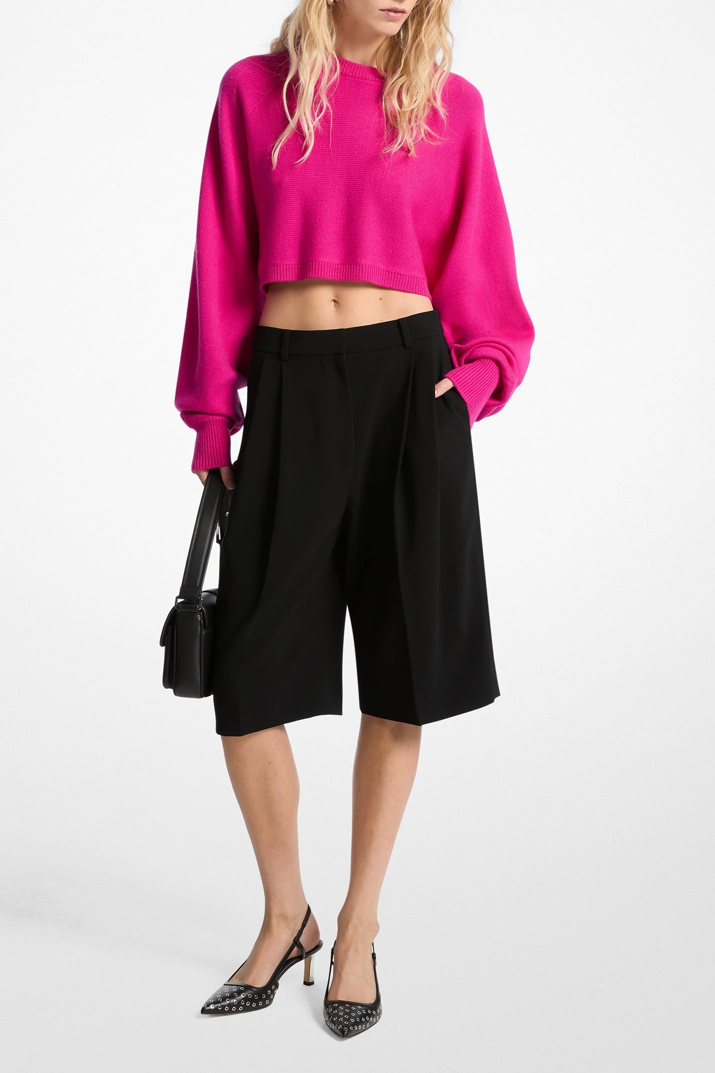 PLEATED BERMUDA SHORTS IN BLACK 1