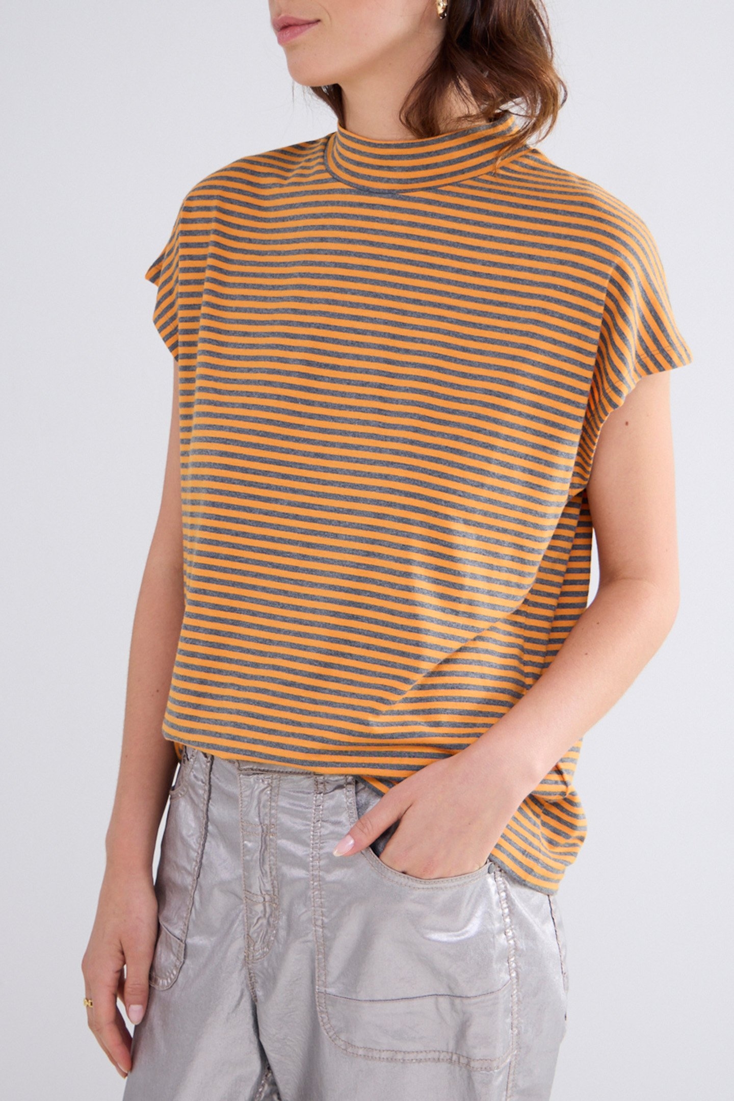 MOCK NECK TOP FINE STRIPE REDS 4