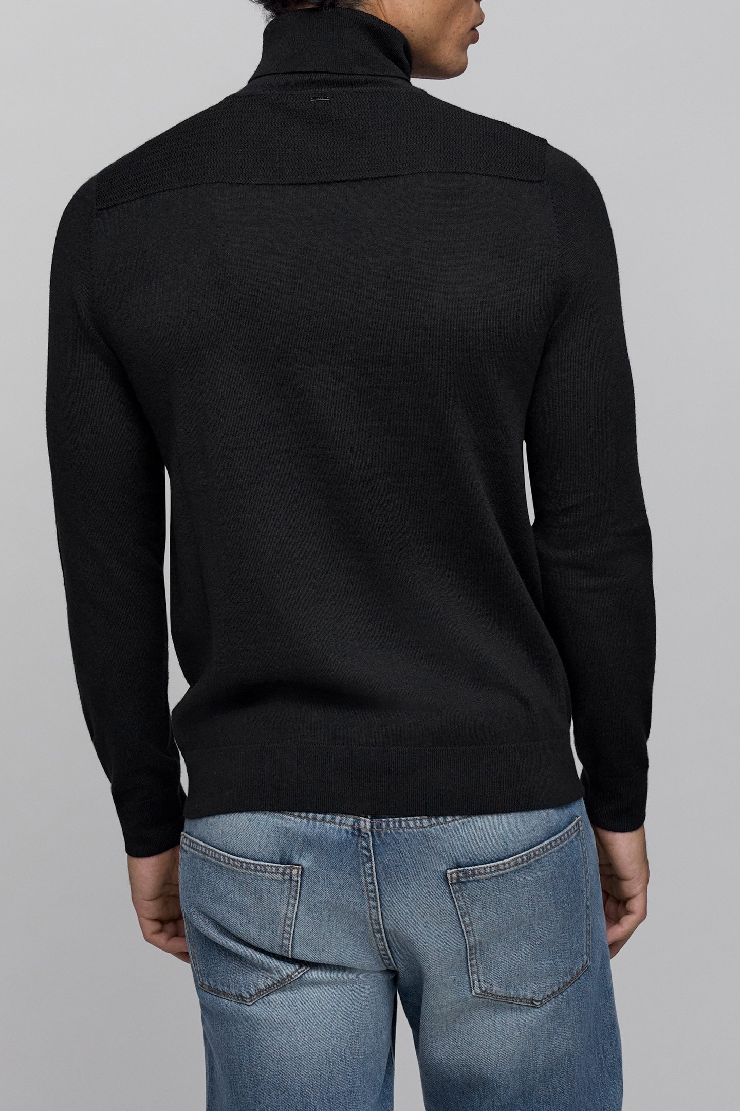 BLACK TURTLENECK JUMPER 2