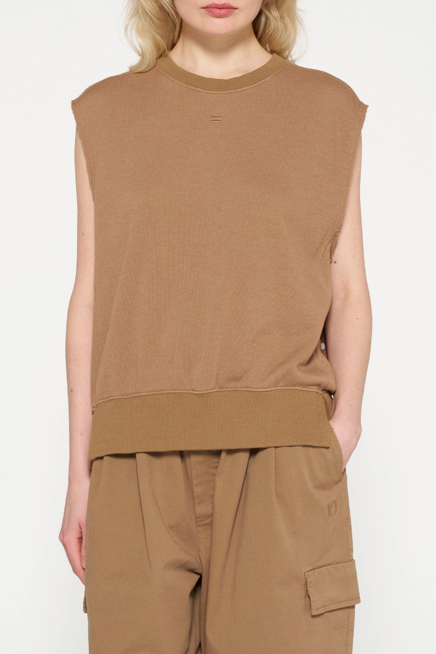 SLEEVELESS SWEATER CEDAR BROWN 1