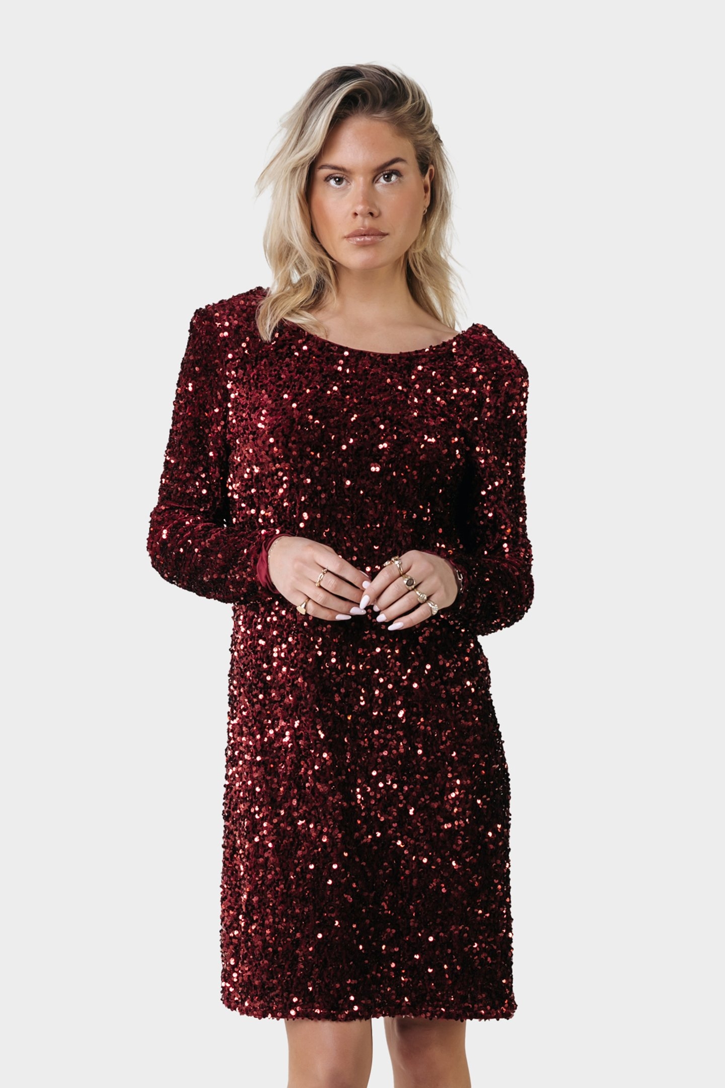 TINA SEQUINS STRAIGHT DRESS LS WARM BORDEAUX 1
