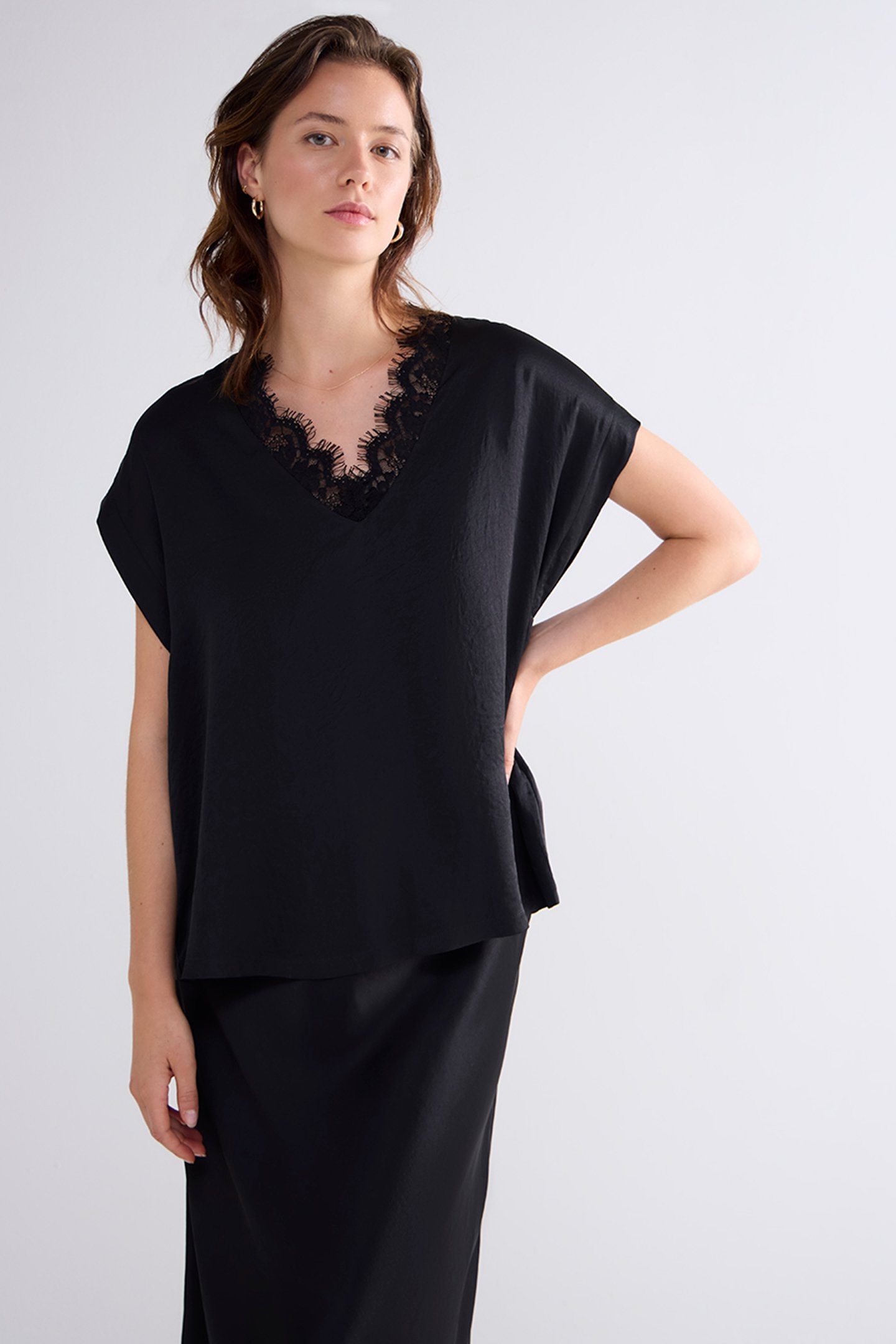 TOP SLEEVELESS SILKY TOUCH BLACK 1