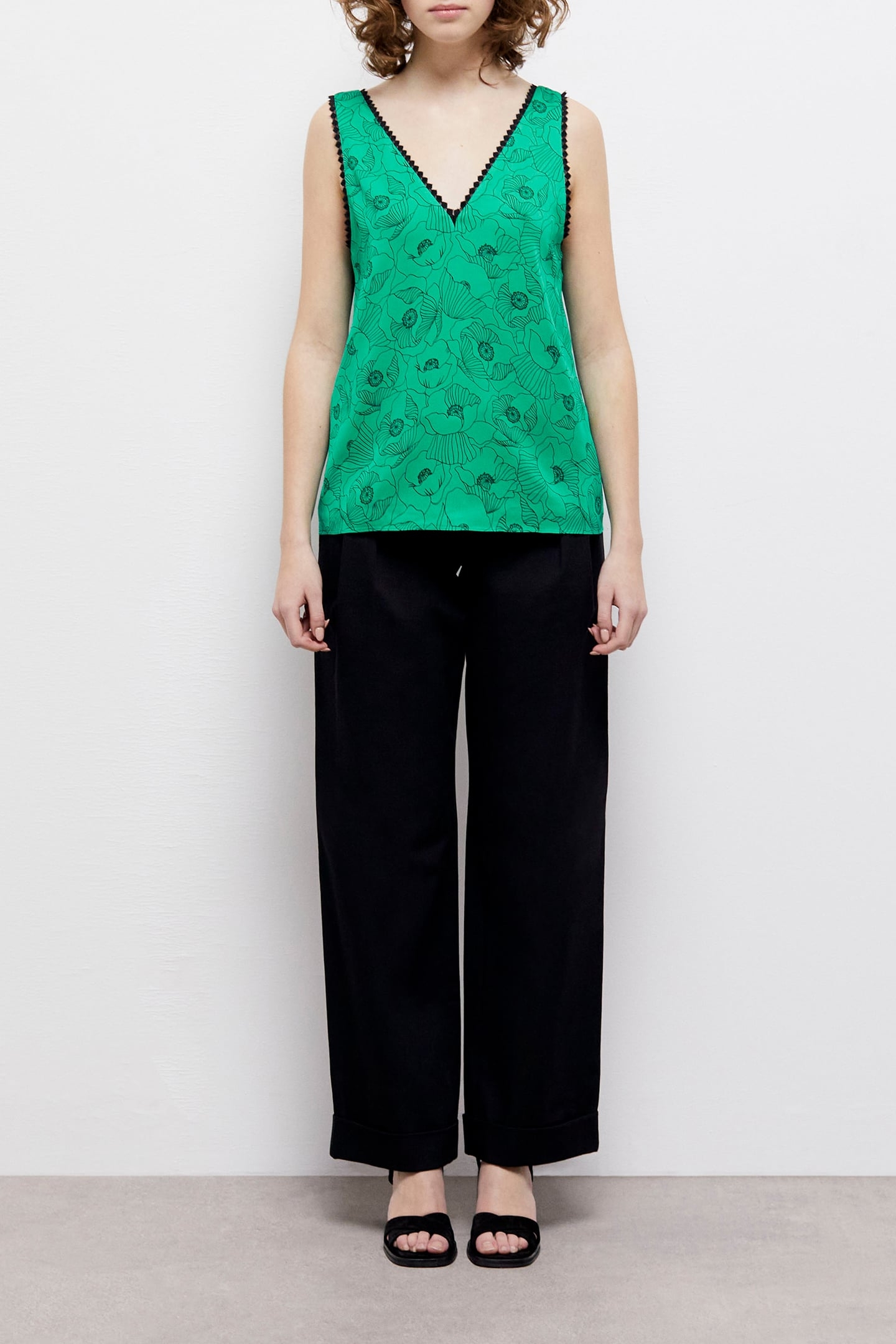 SLEEVELESS TOP WITH LACE DETAILS GREEN 2