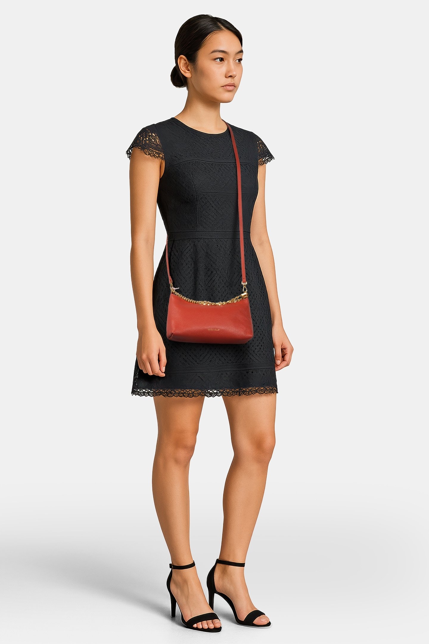 SHOULDER CHAIN BAG IN GRAINED LEATHER 1