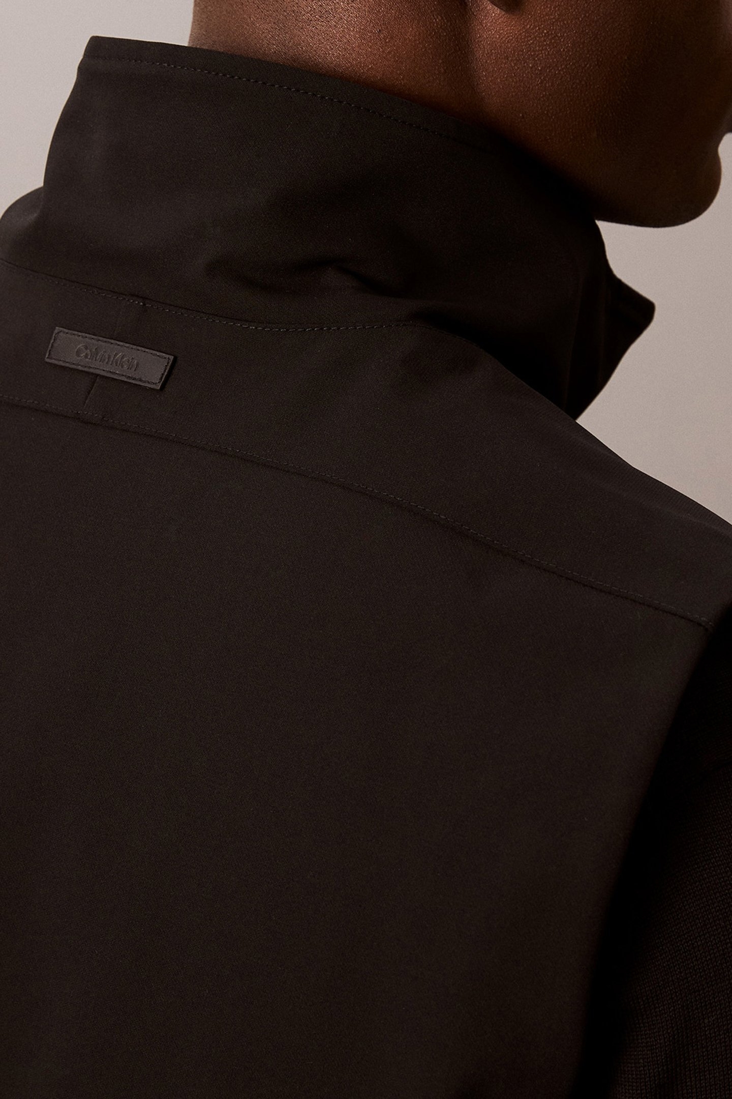 SLEEVELESS REFINED TECH JACKET BLACK 5