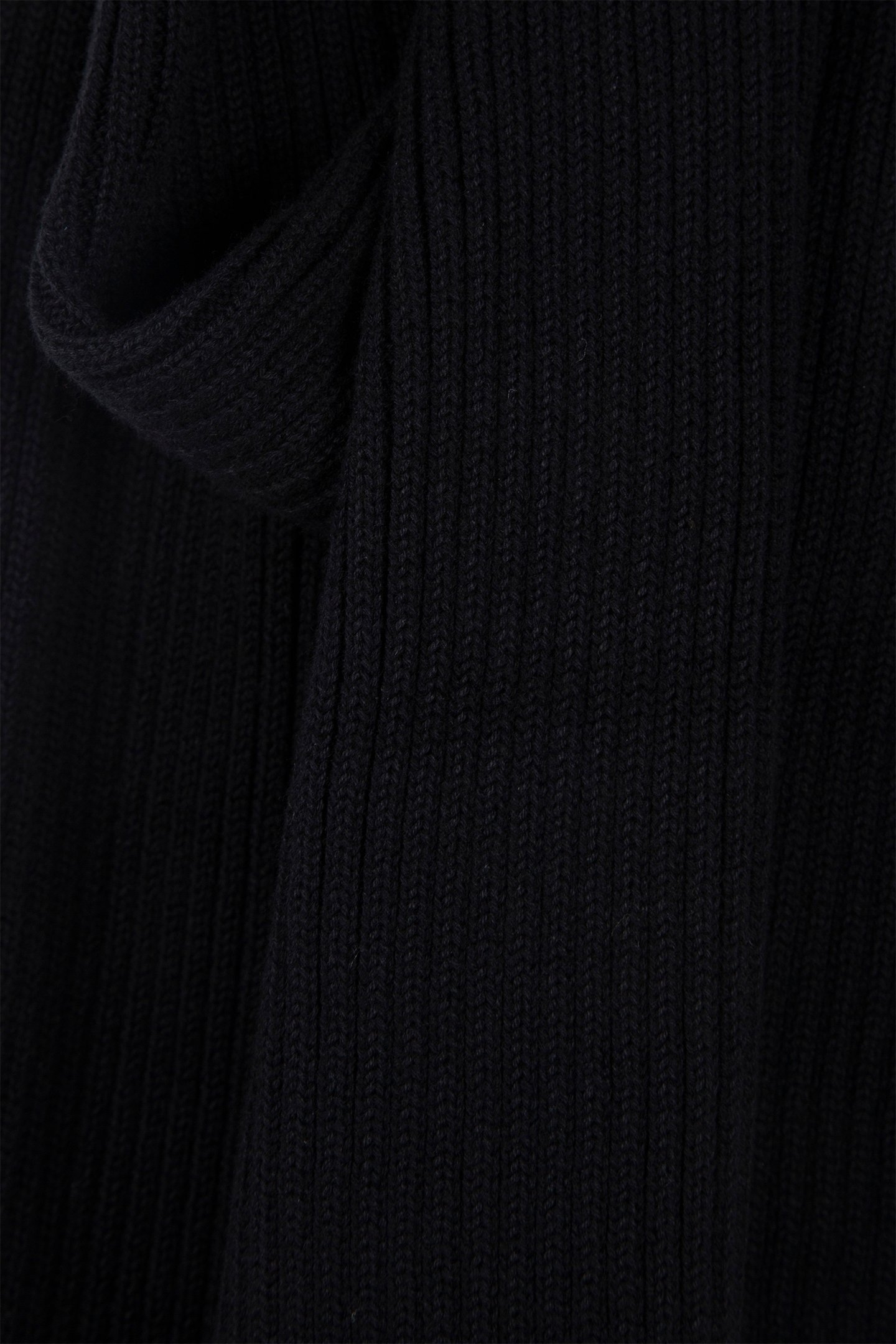 Q SERIES RIBBED SCARF 3
