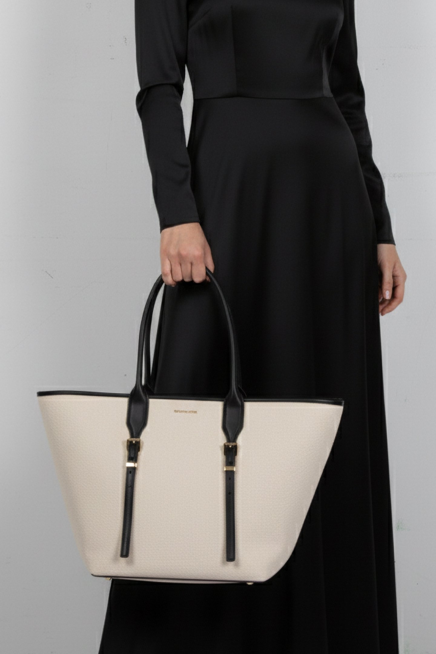 LARGE BUCKLE TOTE IN BLACK 1
