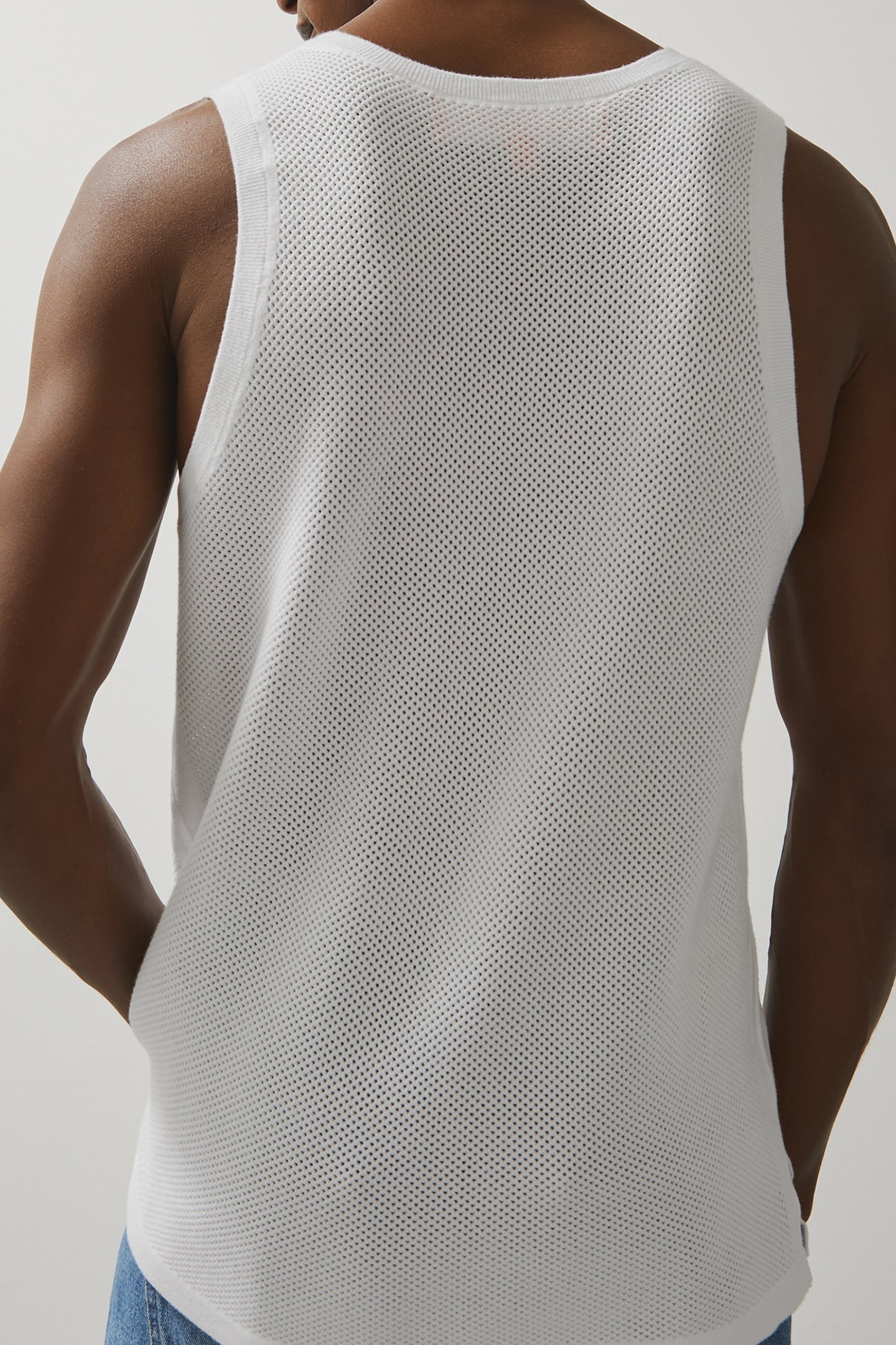 SLEEVELESS KNITTED SPEEDMARK VEST WHITE 2