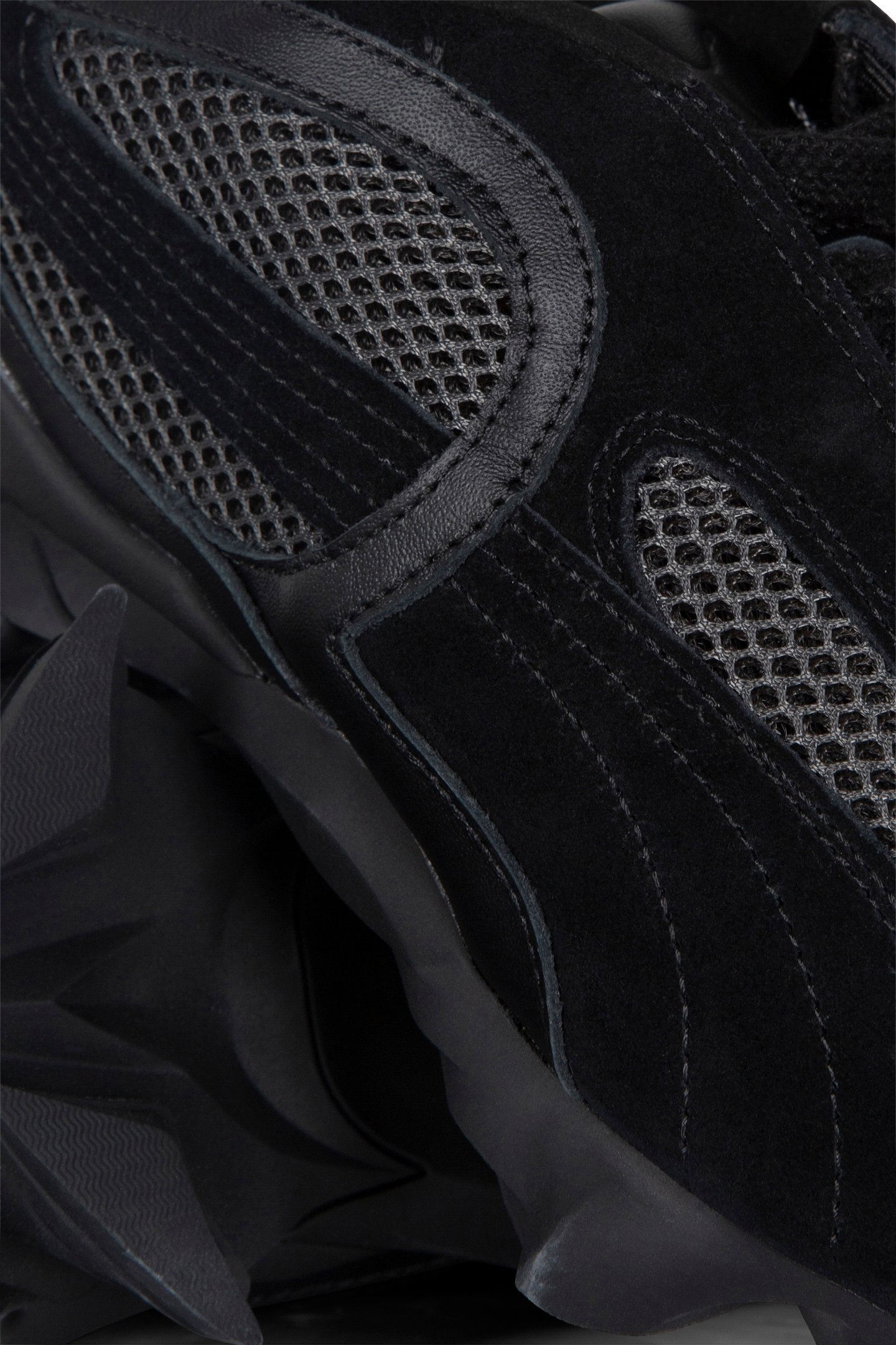 PUMA – BEISSER PUMA BLACK 4