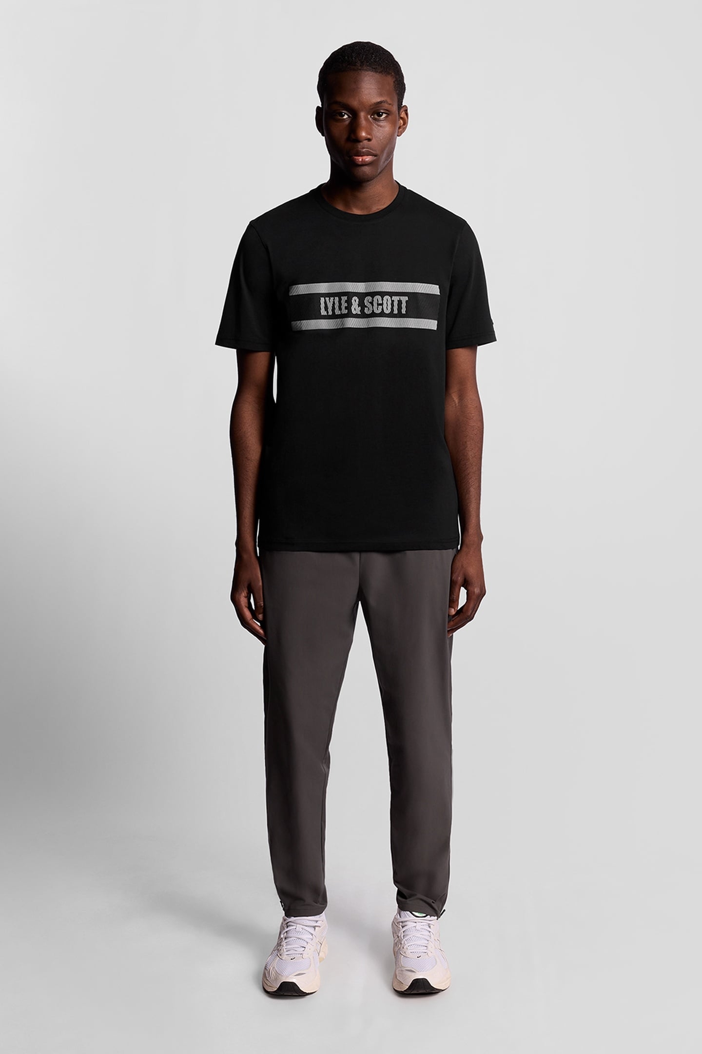 STRIPE LOGO GRAPHIC T-SHIRT JET BLACK 2