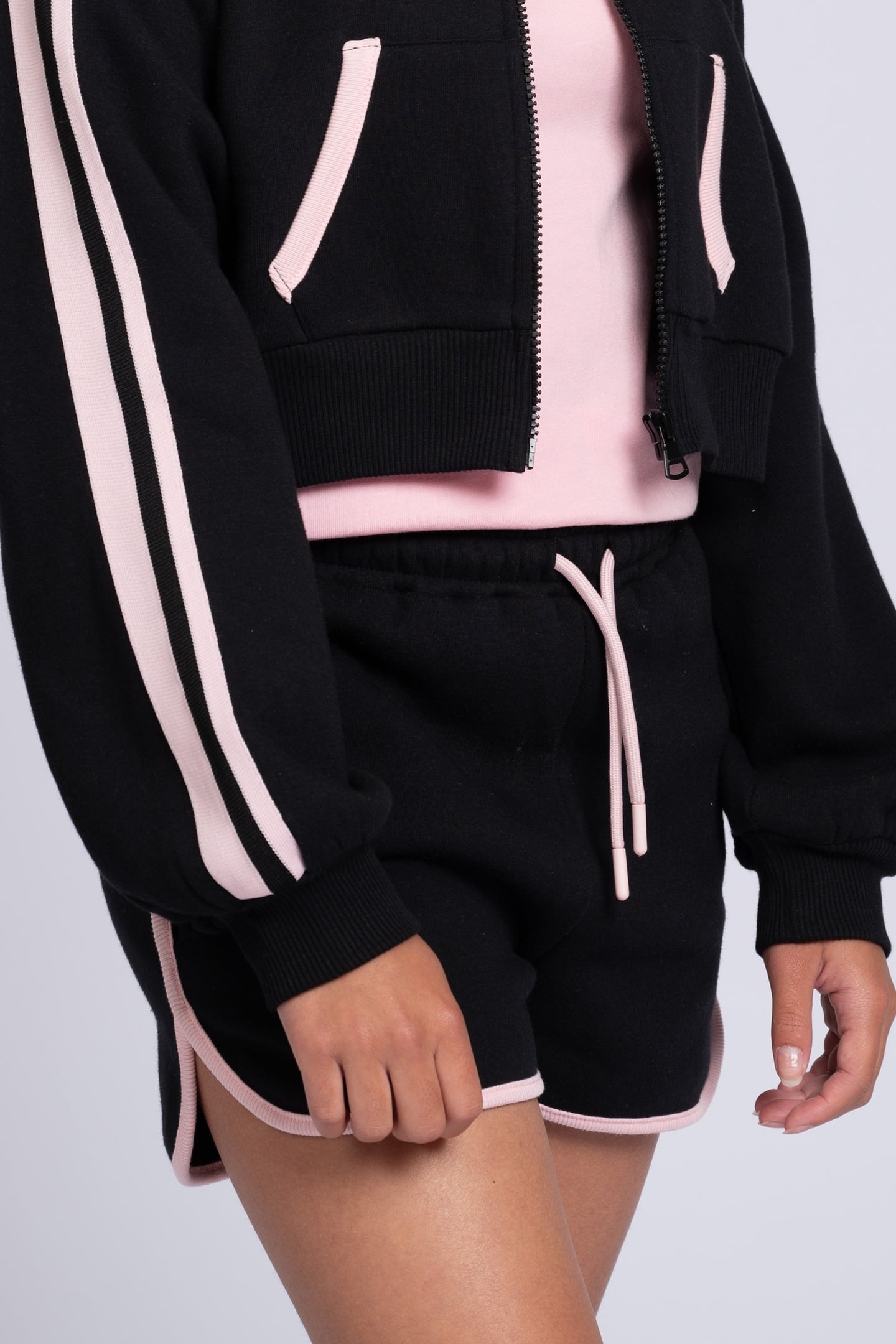 ROSALY SWEATSHORTS BLACK 1