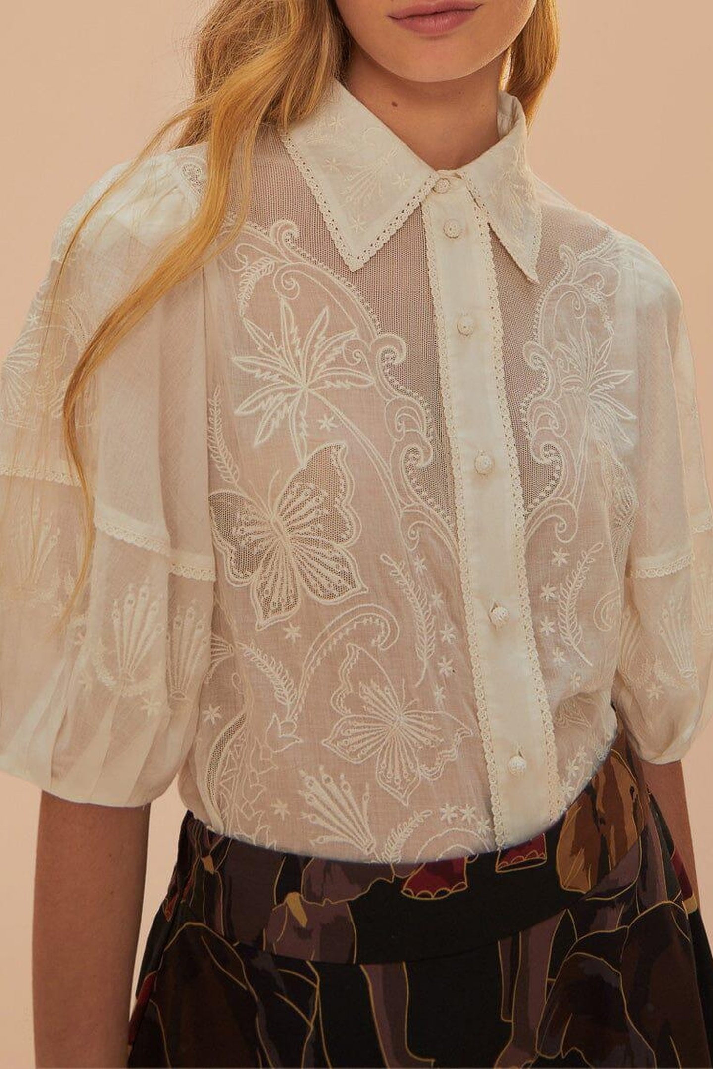 EMBROIDERED WHITE SHORT SLEEVE BLOUSE 3