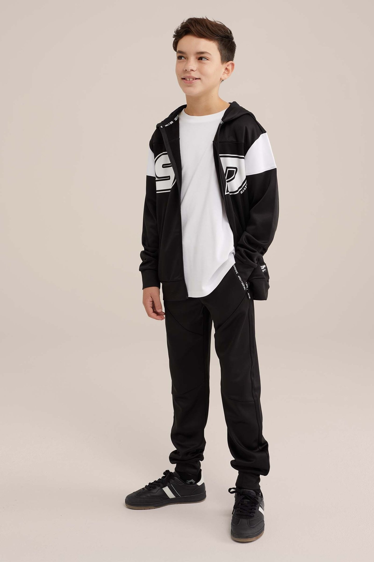 CARDIGAN WITH HOOD BLACK 2